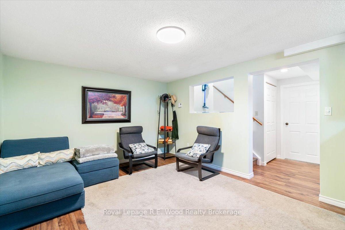 Photo 20 of 37 Connelly Drive, Kitchener — HOMEH