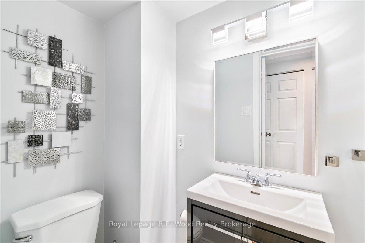 Photo 21 of 37 Connelly Drive, Kitchener — HOMEH