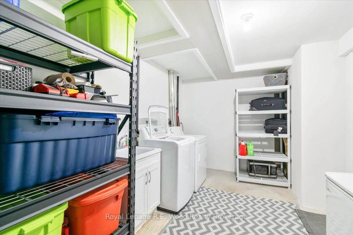 Photo 23 of 37 Connelly Drive, Kitchener — HOMEH