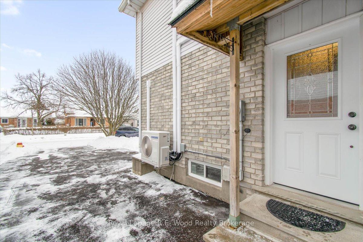 Photo 24 of 37 Connelly Drive, Kitchener — HOMEH