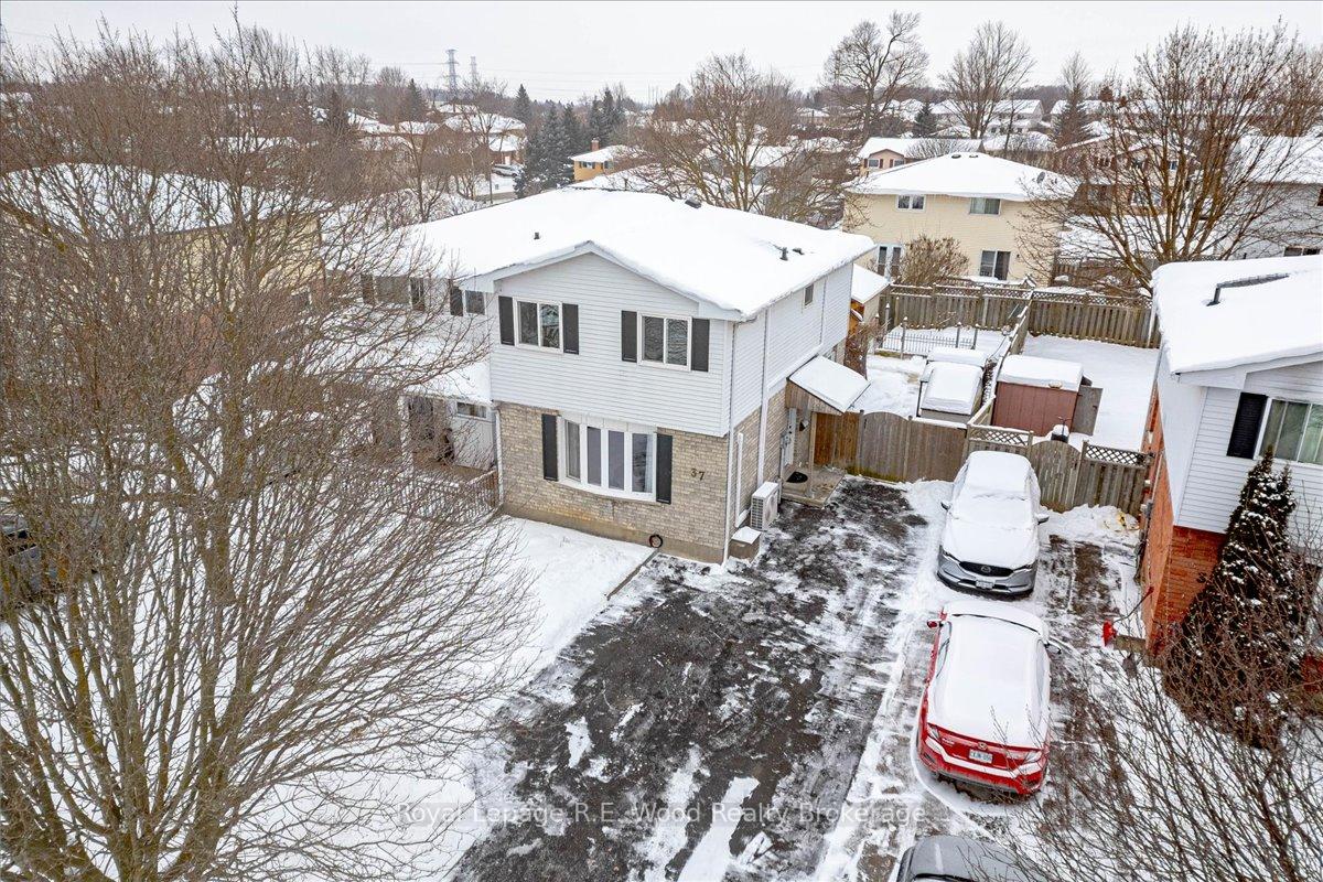 Photo 31 of 37 Connelly Drive, Kitchener — HOMEH