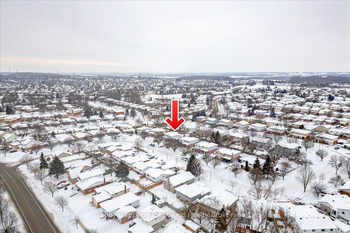 Photo 33 of 37 Connelly Drive, Kitchener — HOMEH