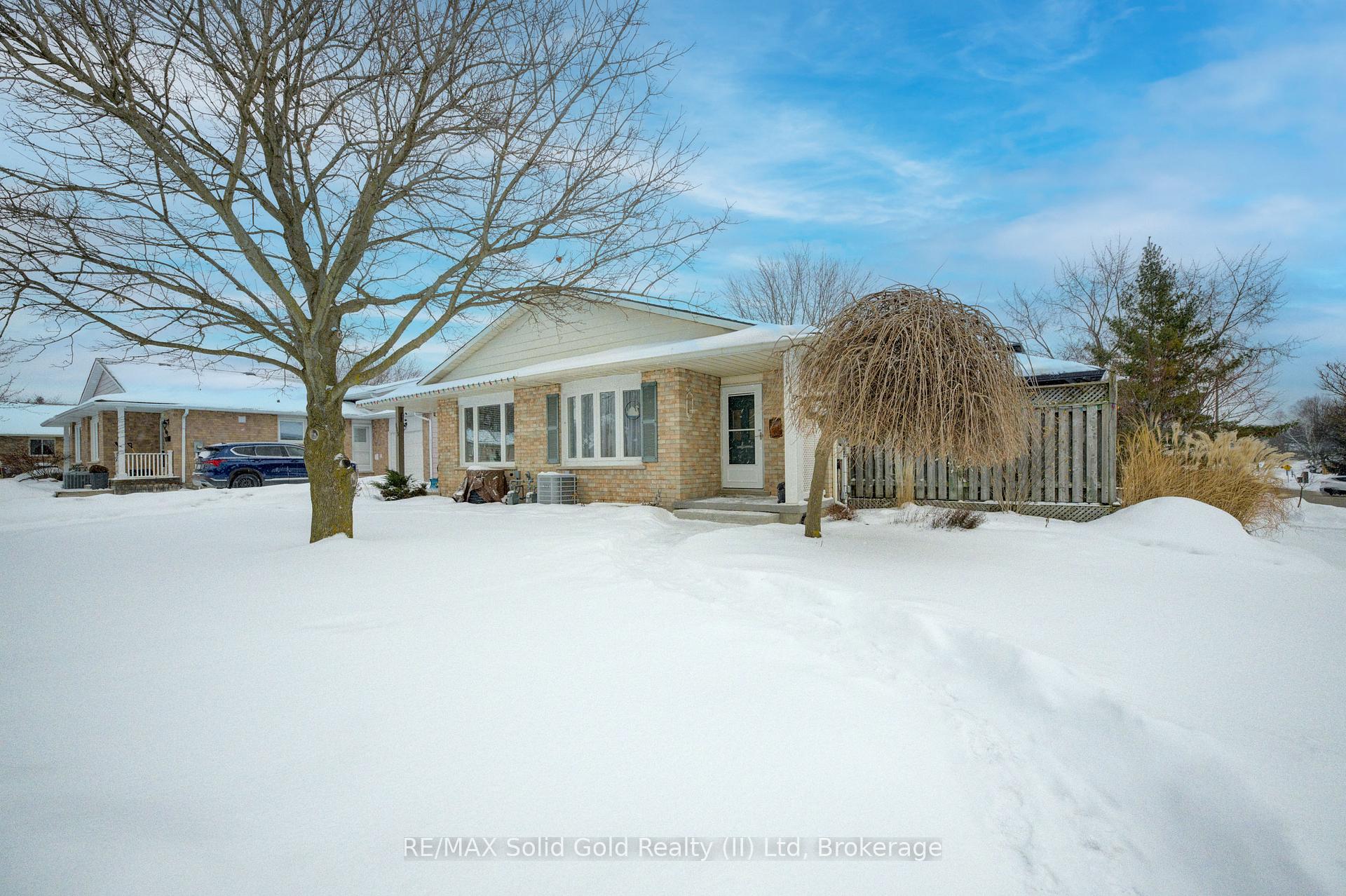 Photo 2 of 115 Uxbridge Crescent, Kitchener — HOMEH