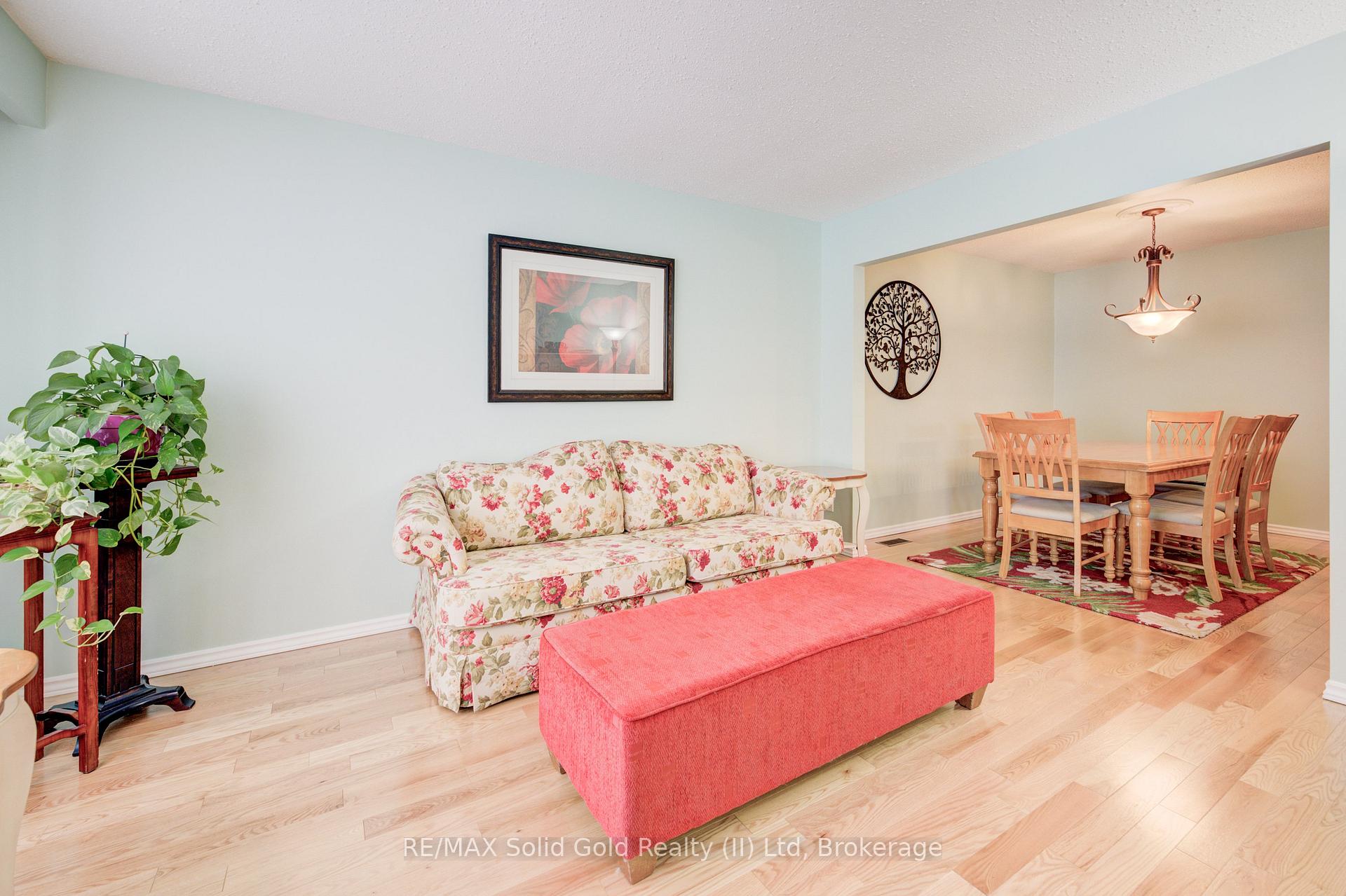 Photo 5 of 115 Uxbridge Crescent, Kitchener — HOMEH