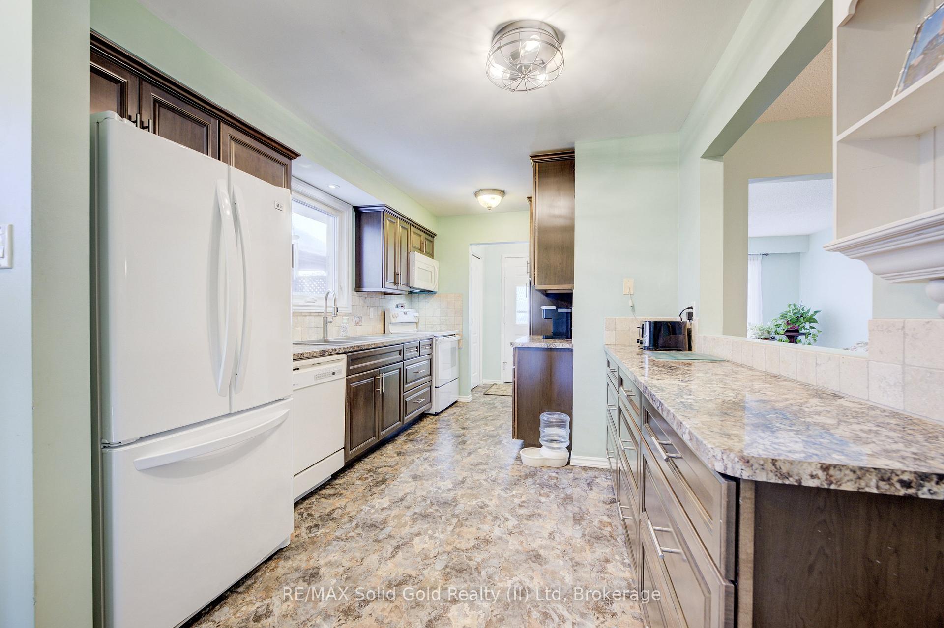 Photo 8 of 115 Uxbridge Crescent, Kitchener — HOMEH