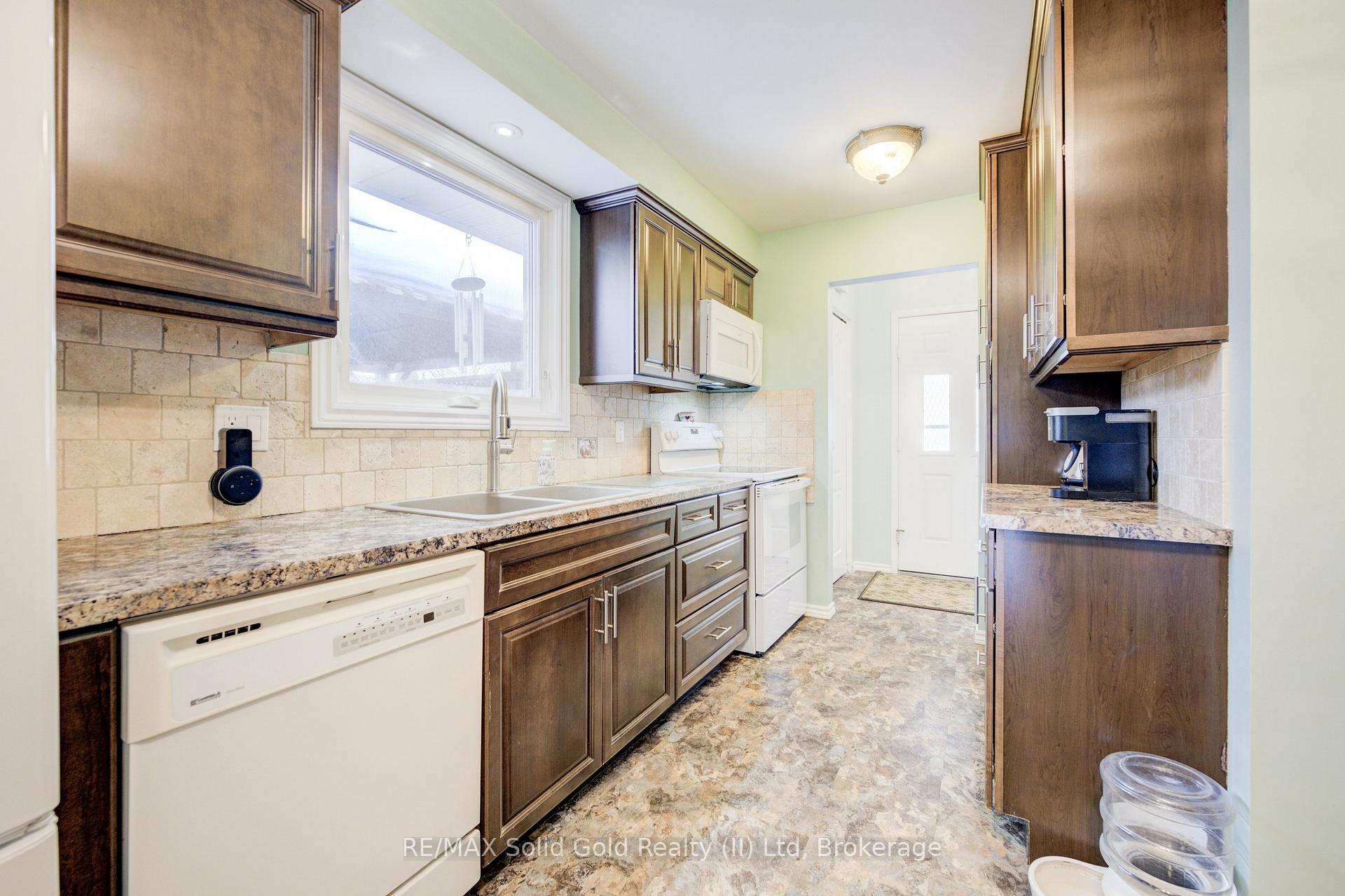 Photo 9 of 115 Uxbridge Crescent, Kitchener — HOMEH