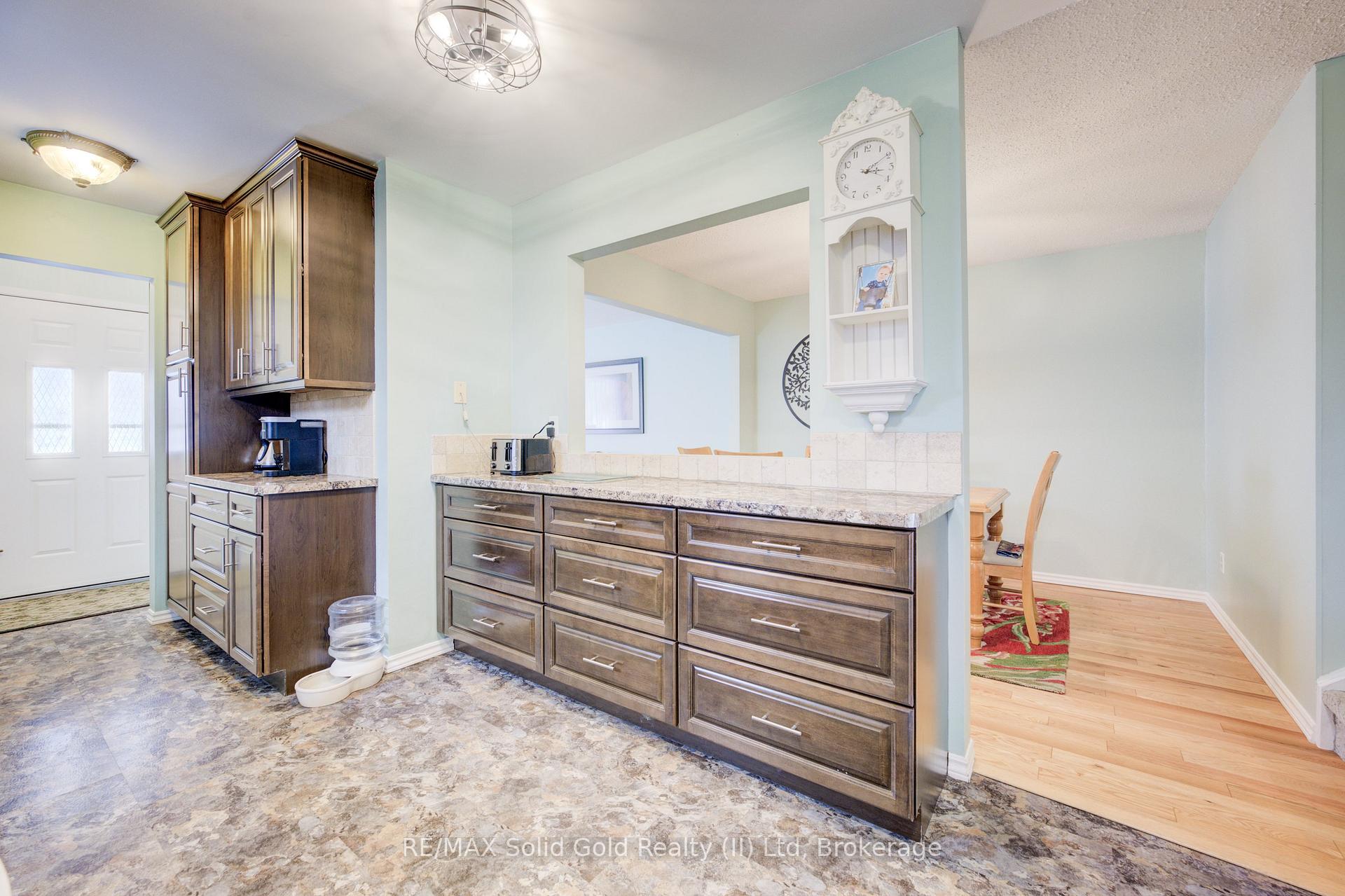 Photo 10 of 115 Uxbridge Crescent, Kitchener — HOMEH