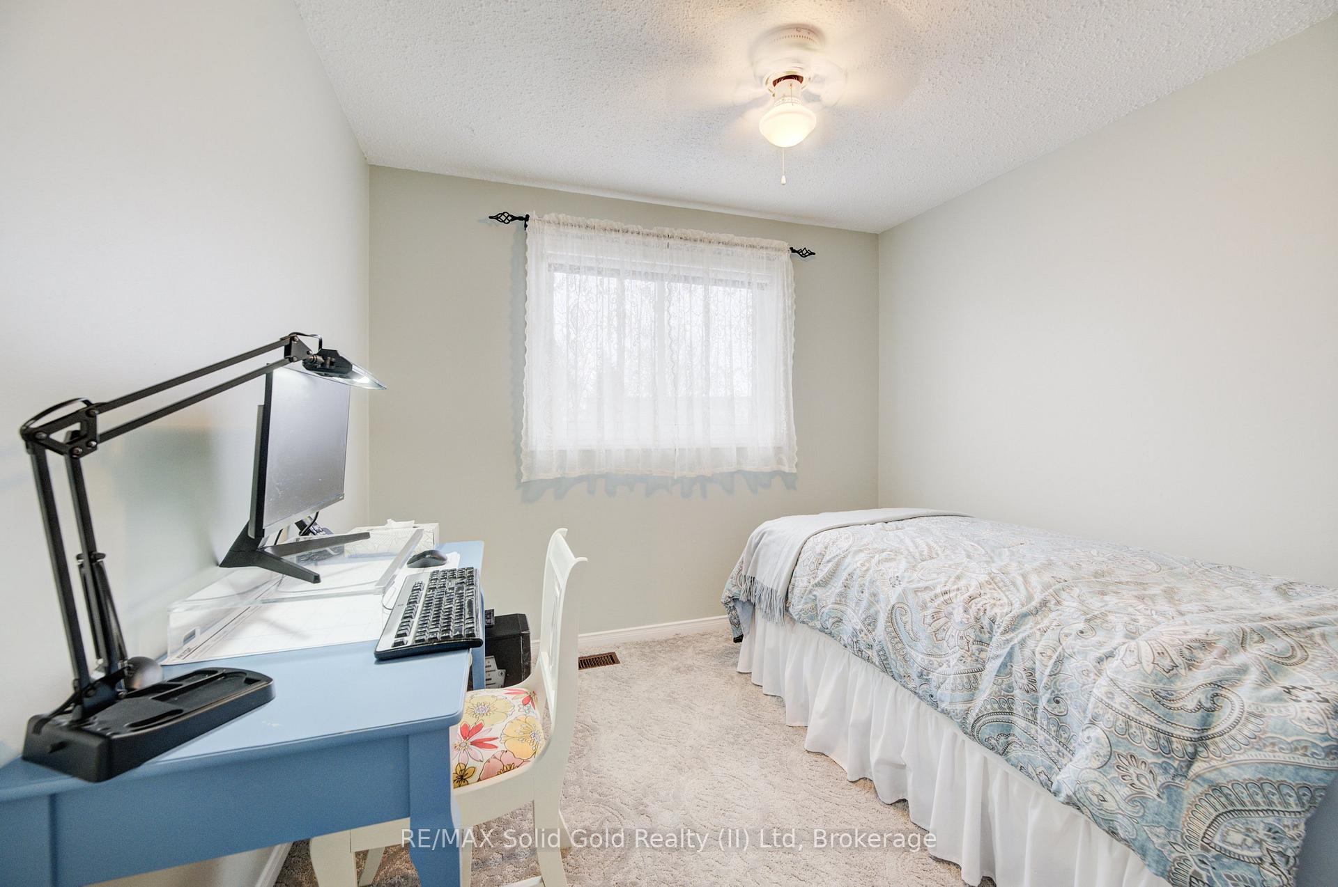 Photo 16 of 115 Uxbridge Crescent, Kitchener — HOMEH