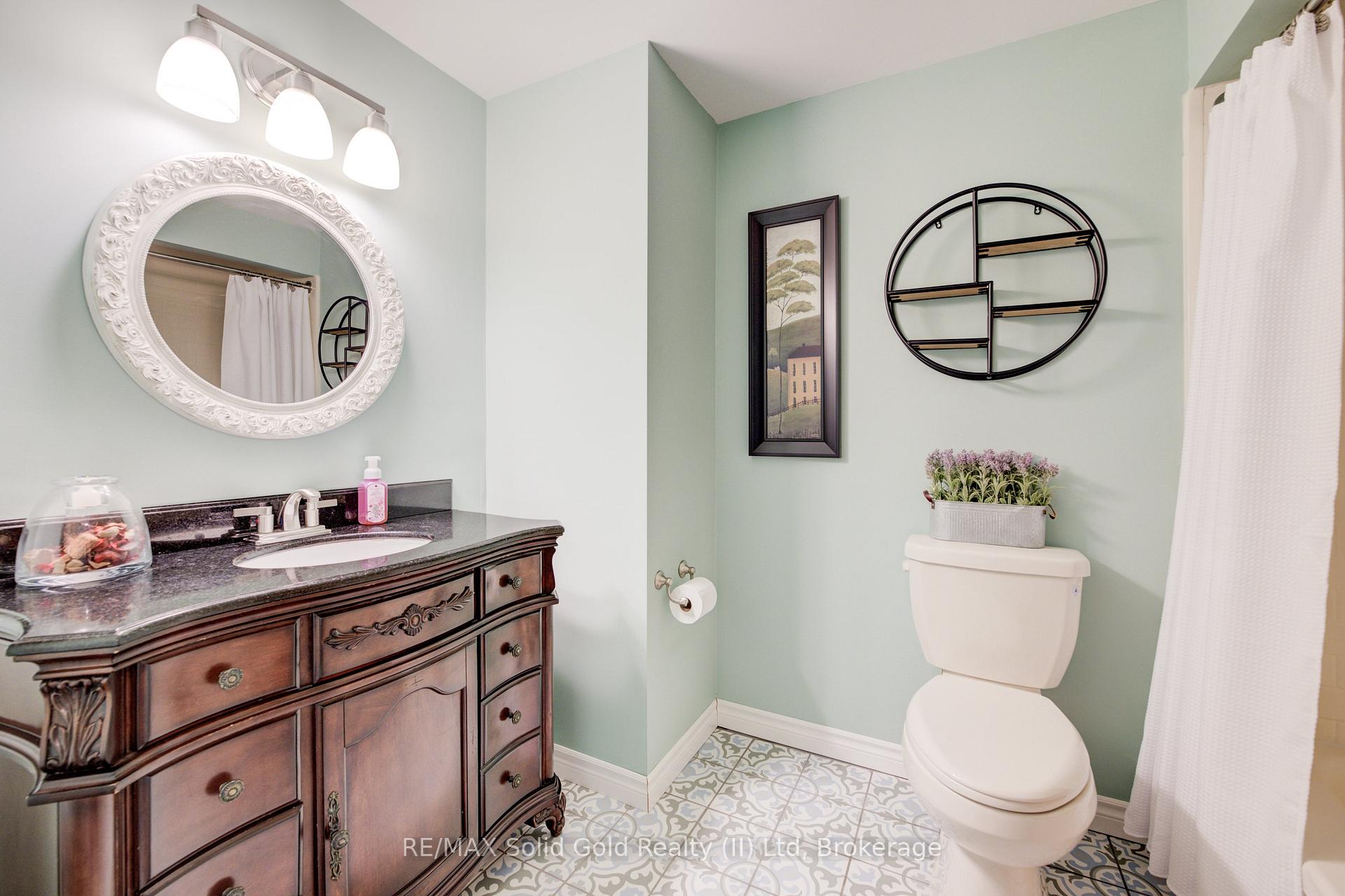 Photo 17 of 115 Uxbridge Crescent, Kitchener — HOMEH