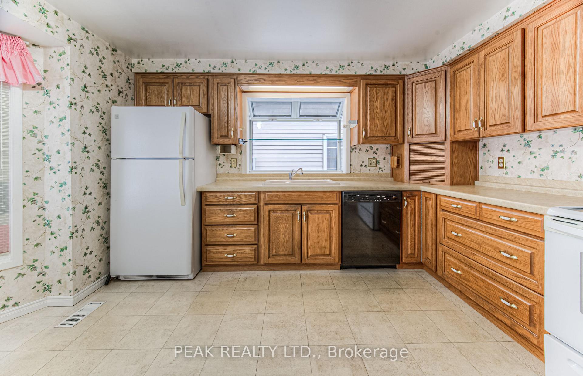Photo 8 of 83 Blackwell Drive, Kitchener — HOMEH
