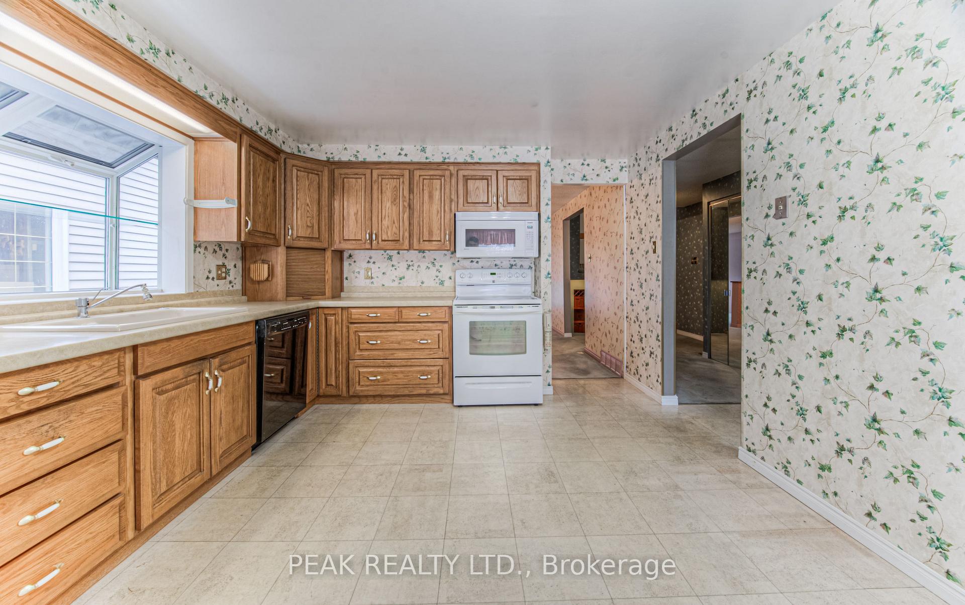 Photo 11 of 83 Blackwell Drive, Kitchener — HOMEH