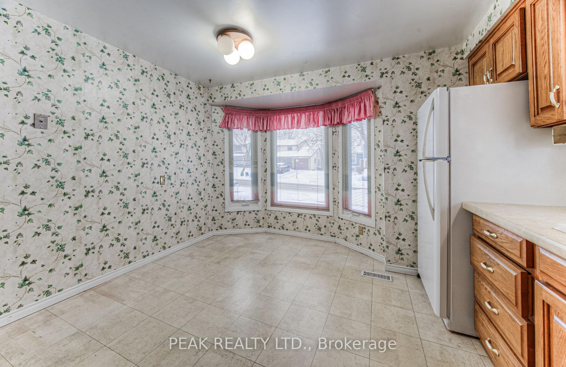 Photo 12 of 83 Blackwell Drive, Kitchener — HOMEH