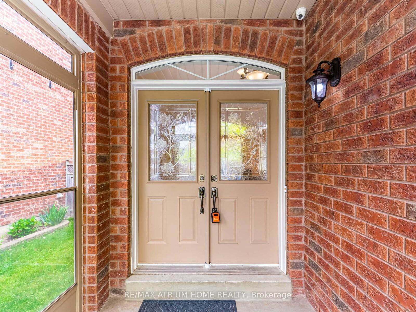 Photo 3 of 15 Pinecrest Street, Markham, Wismer — HOMEH