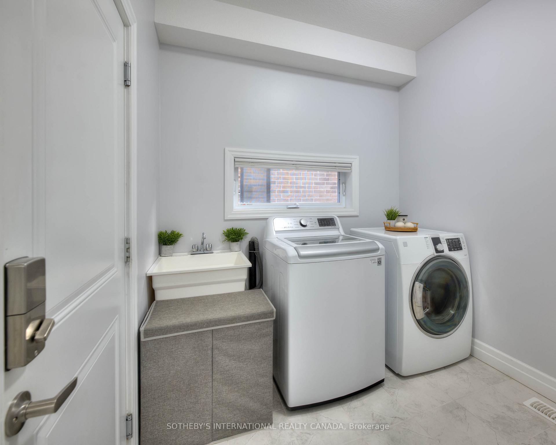 Photo 5 of 23 Pondcliffe Drive, Kitchener — HOMEH