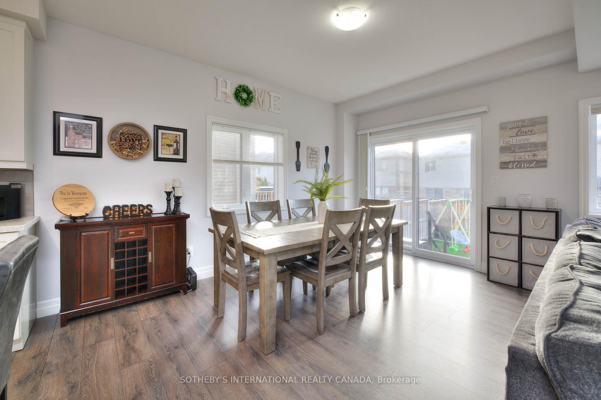 Photo 9 of 23 Pondcliffe Drive, Kitchener — HOMEH