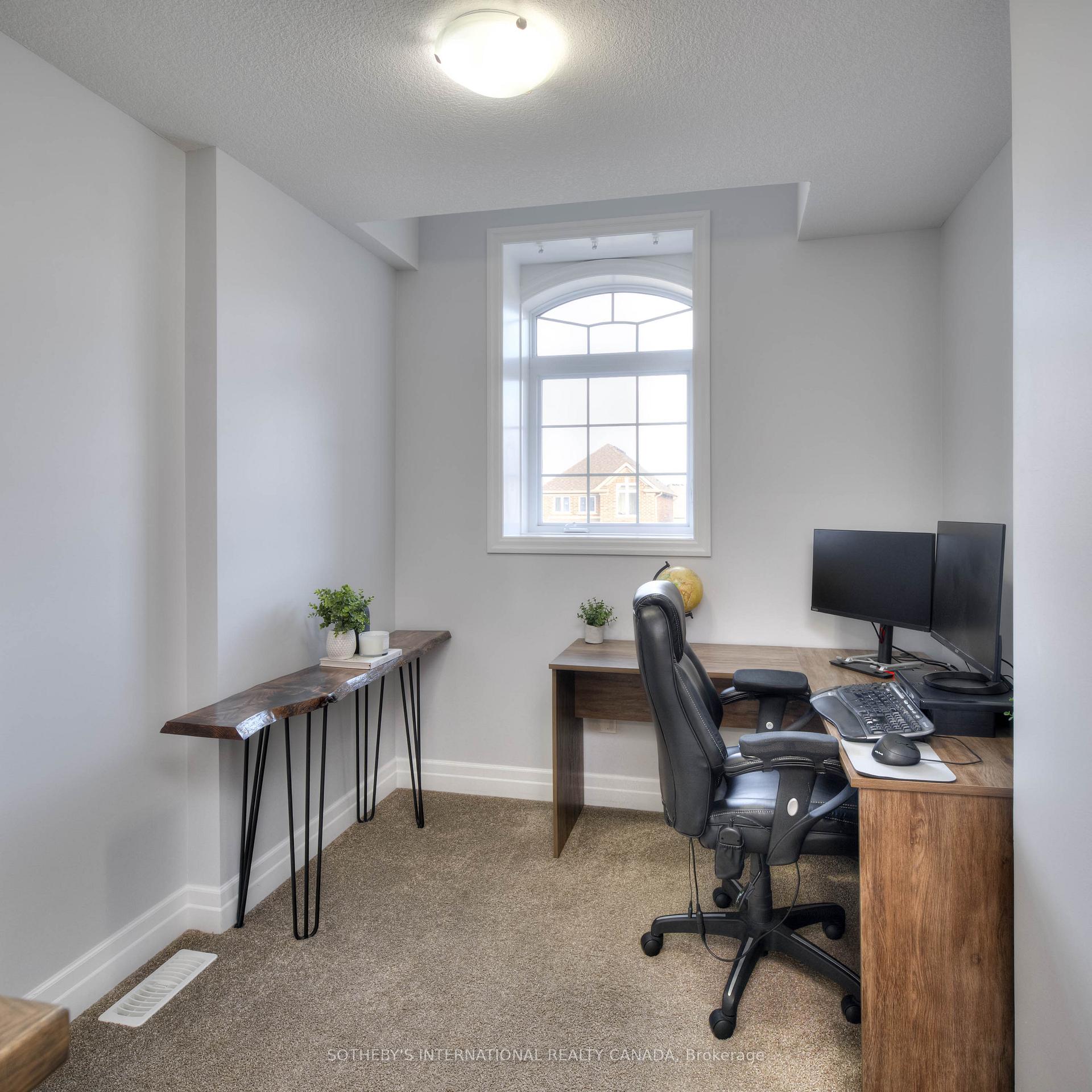 Photo 12 of 23 Pondcliffe Drive, Kitchener — HOMEH