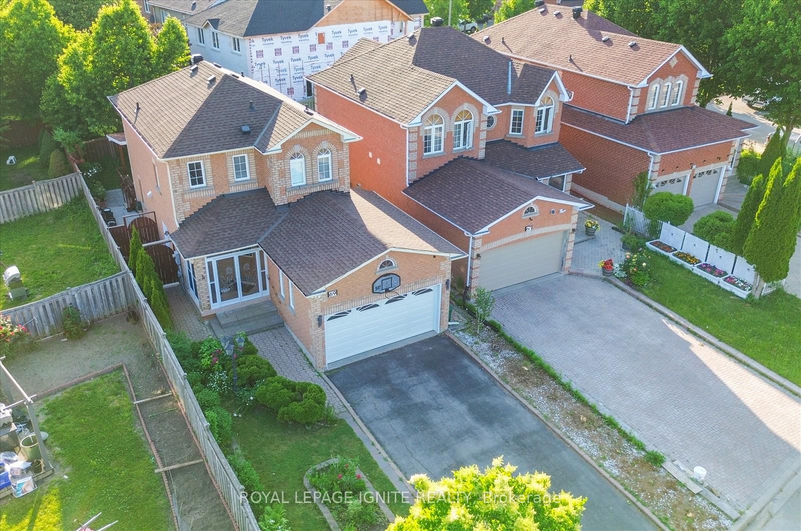 Photo 2 of 69 Sandham Crescent, Markham, Middlefield — HOMEH