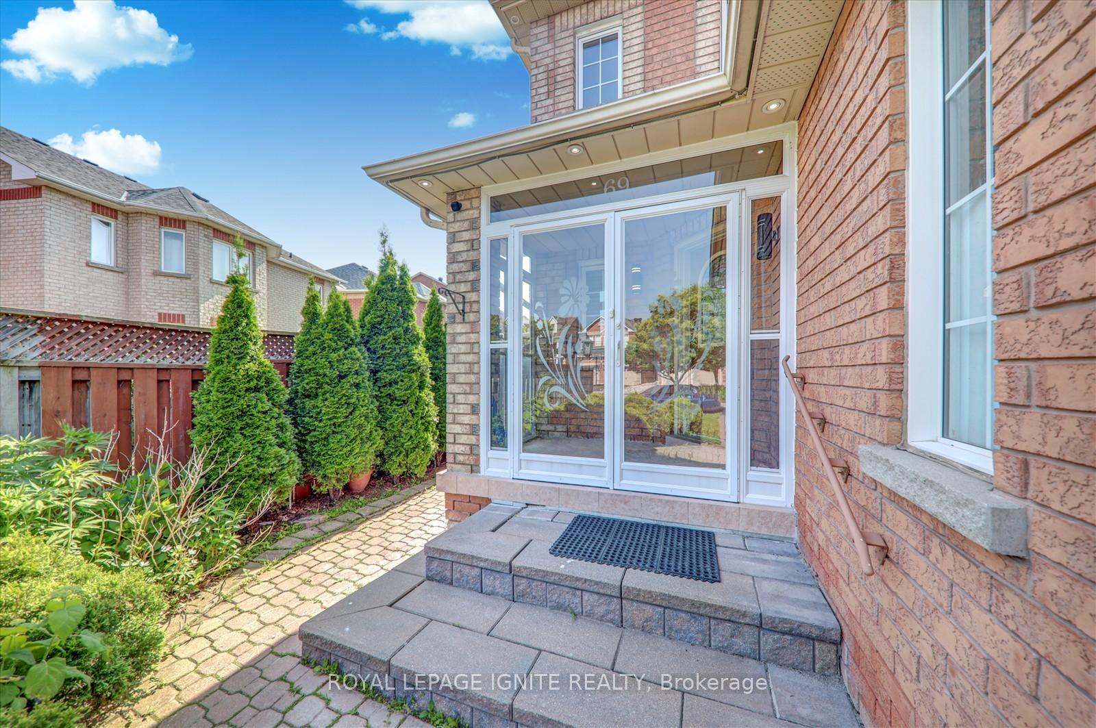 Photo 4 of 69 Sandham Crescent, Markham, Middlefield — HOMEH