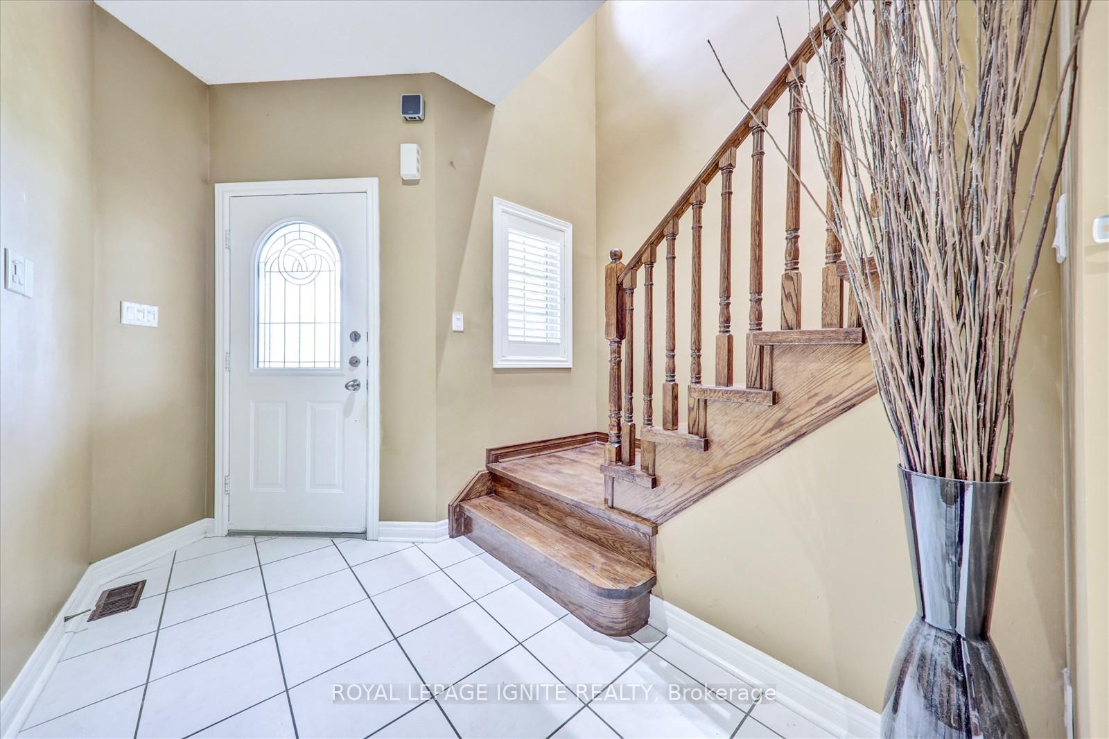 Photo 6 of 69 Sandham Crescent, Markham, Middlefield — HOMEH