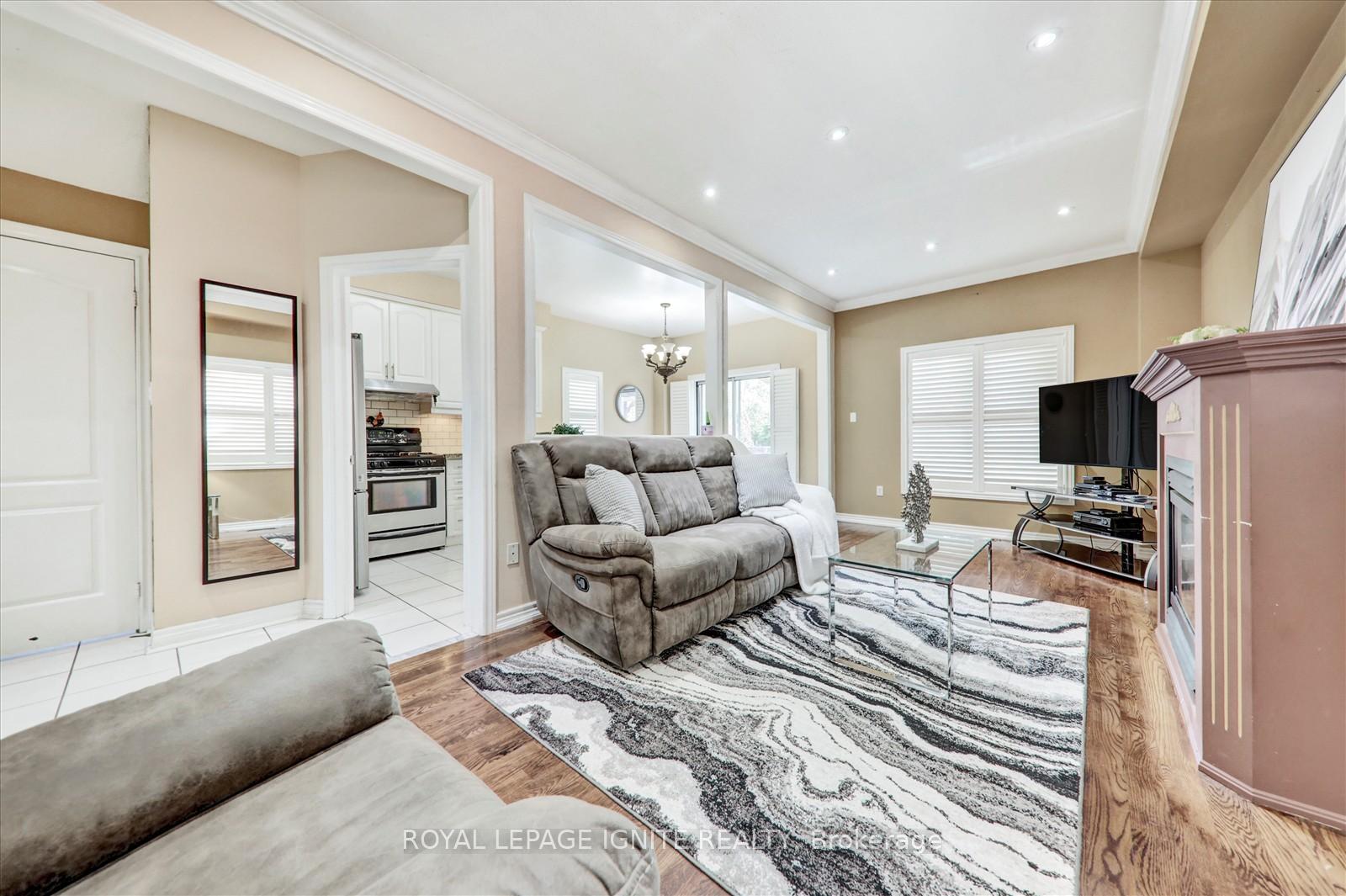 Photo 10 of 69 Sandham Crescent, Markham, Middlefield — HOMEH