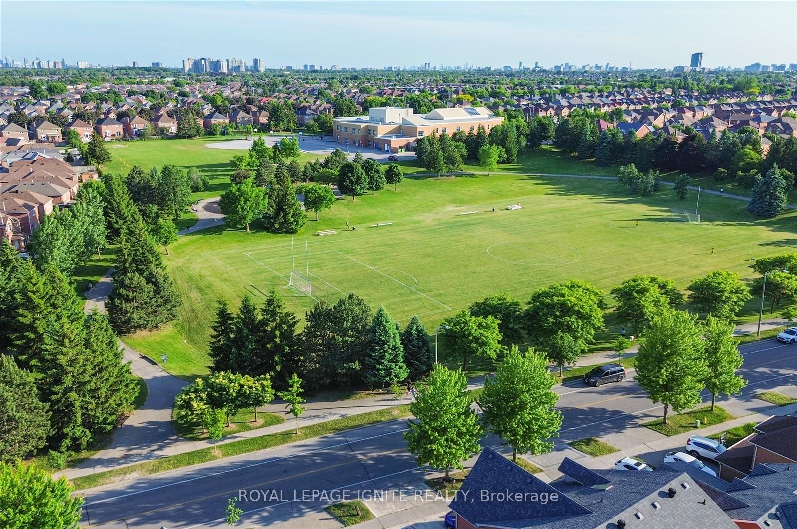 Photo 40 of 69 Sandham Crescent, Markham, Middlefield — HOMEH