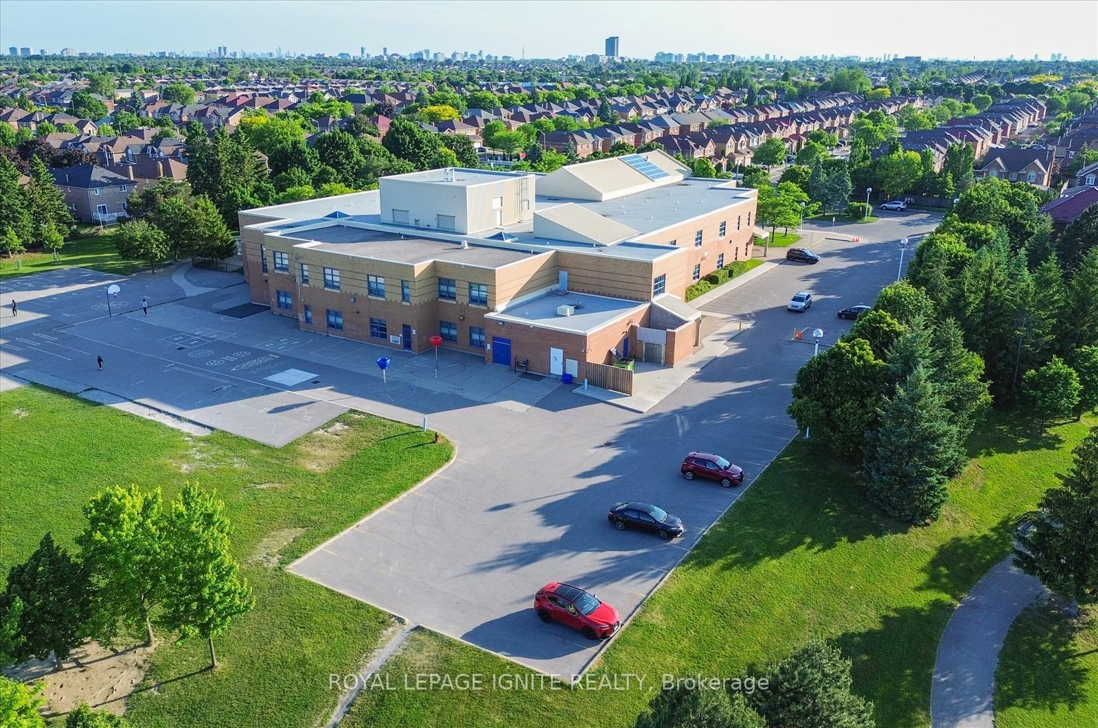 Photo 41 of 69 Sandham Crescent, Markham, Middlefield — HOMEH