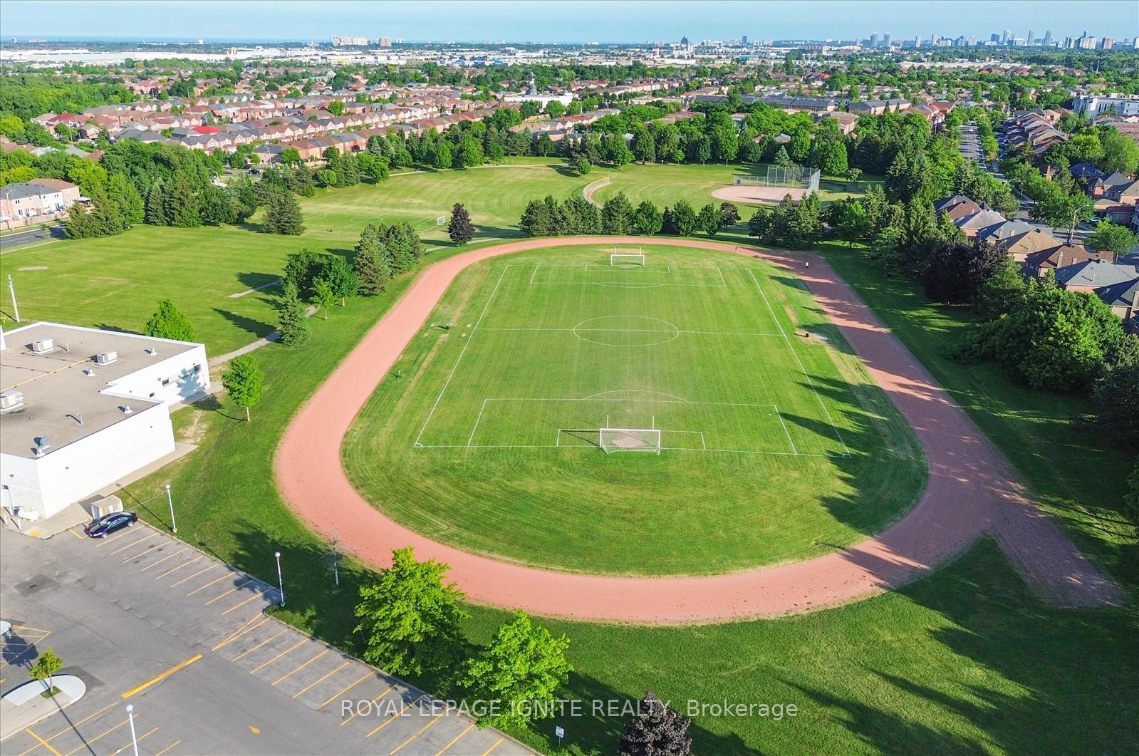 Photo 42 of 69 Sandham Crescent, Markham, Middlefield — HOMEH