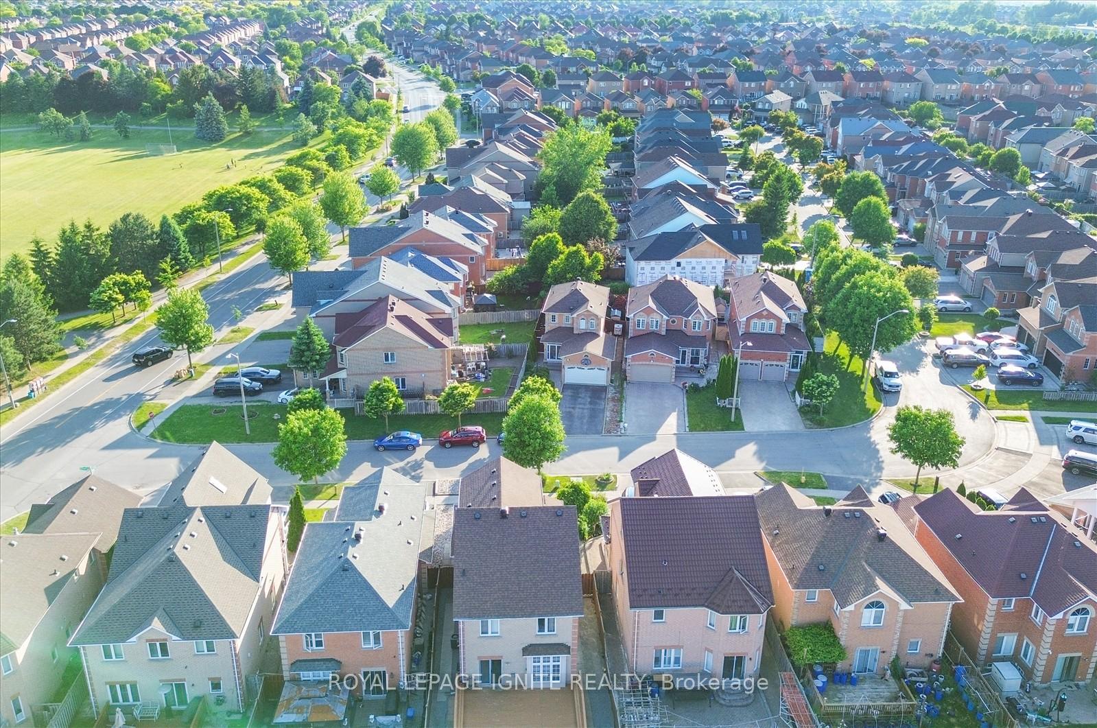 Photo 44 of 69 Sandham Crescent, Markham, Middlefield — HOMEH
