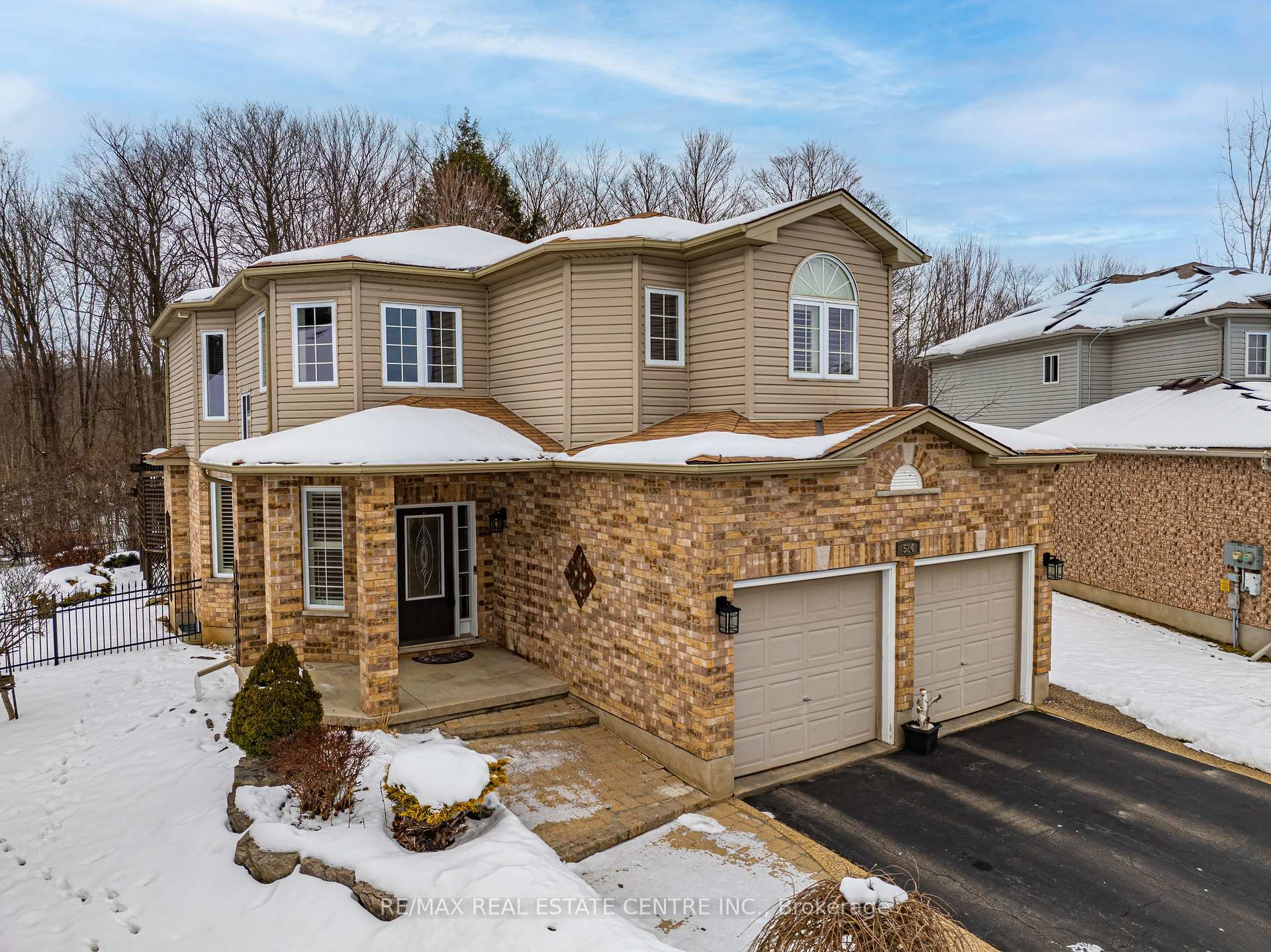 Photo 2 of 524 Country Clair Place, Kitchener — HOMEH