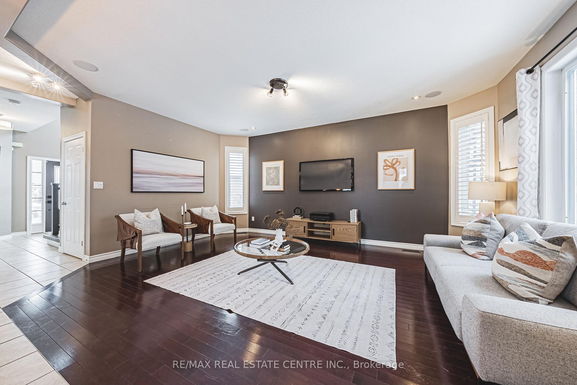 Photo 8 of 524 Country Clair Place, Kitchener — HOMEH