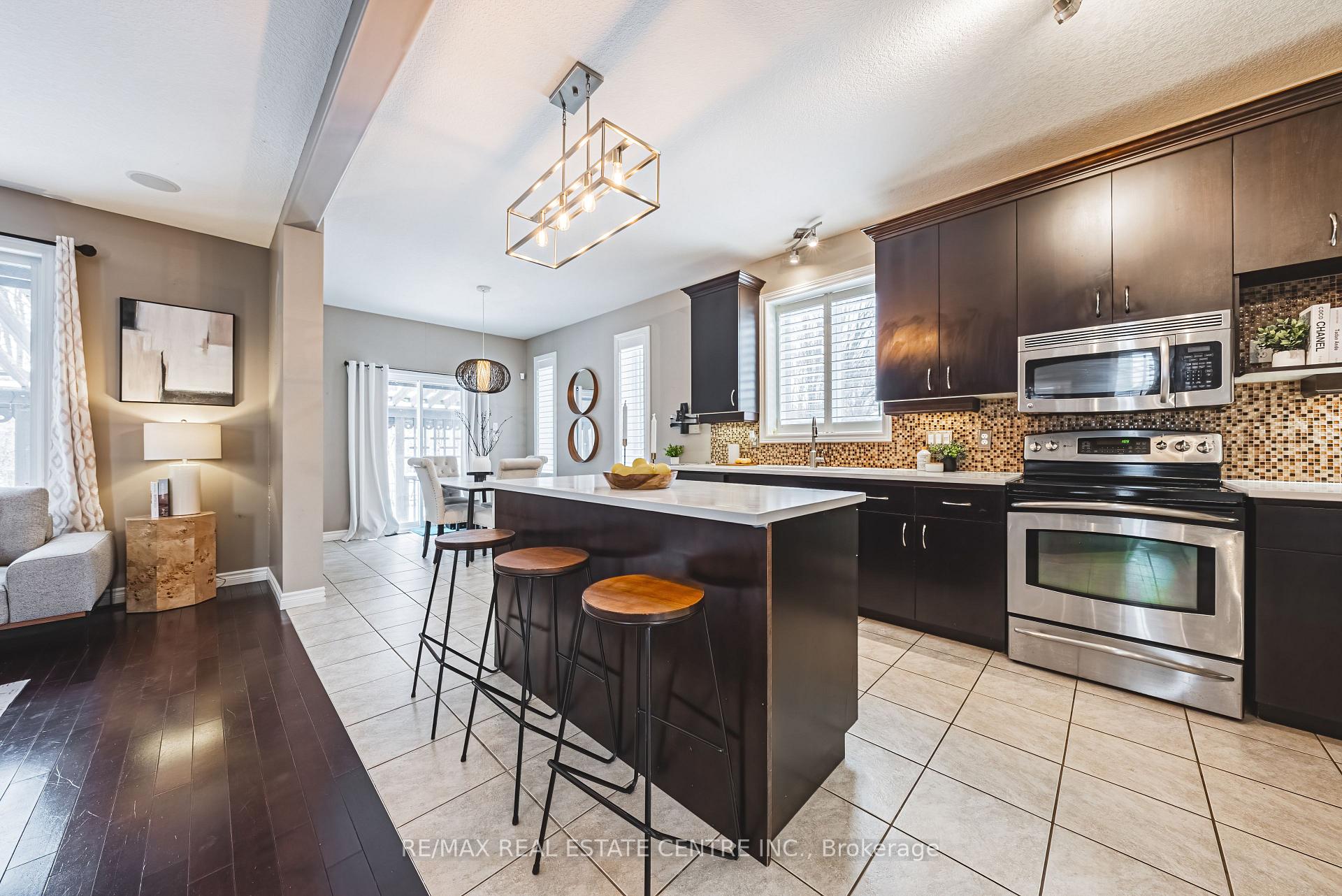 Photo 13 of 524 Country Clair Place, Kitchener — HOMEH