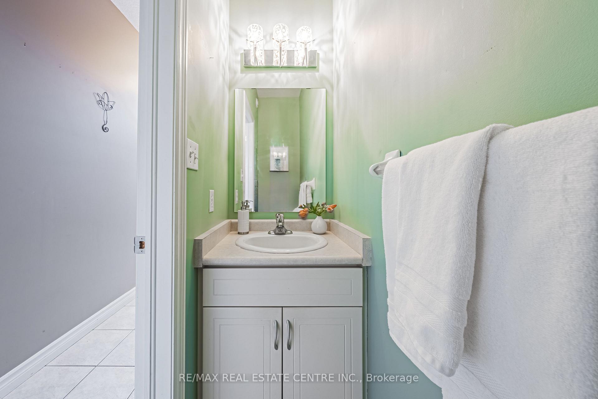 Photo 16 of 524 Country Clair Place, Kitchener — HOMEH