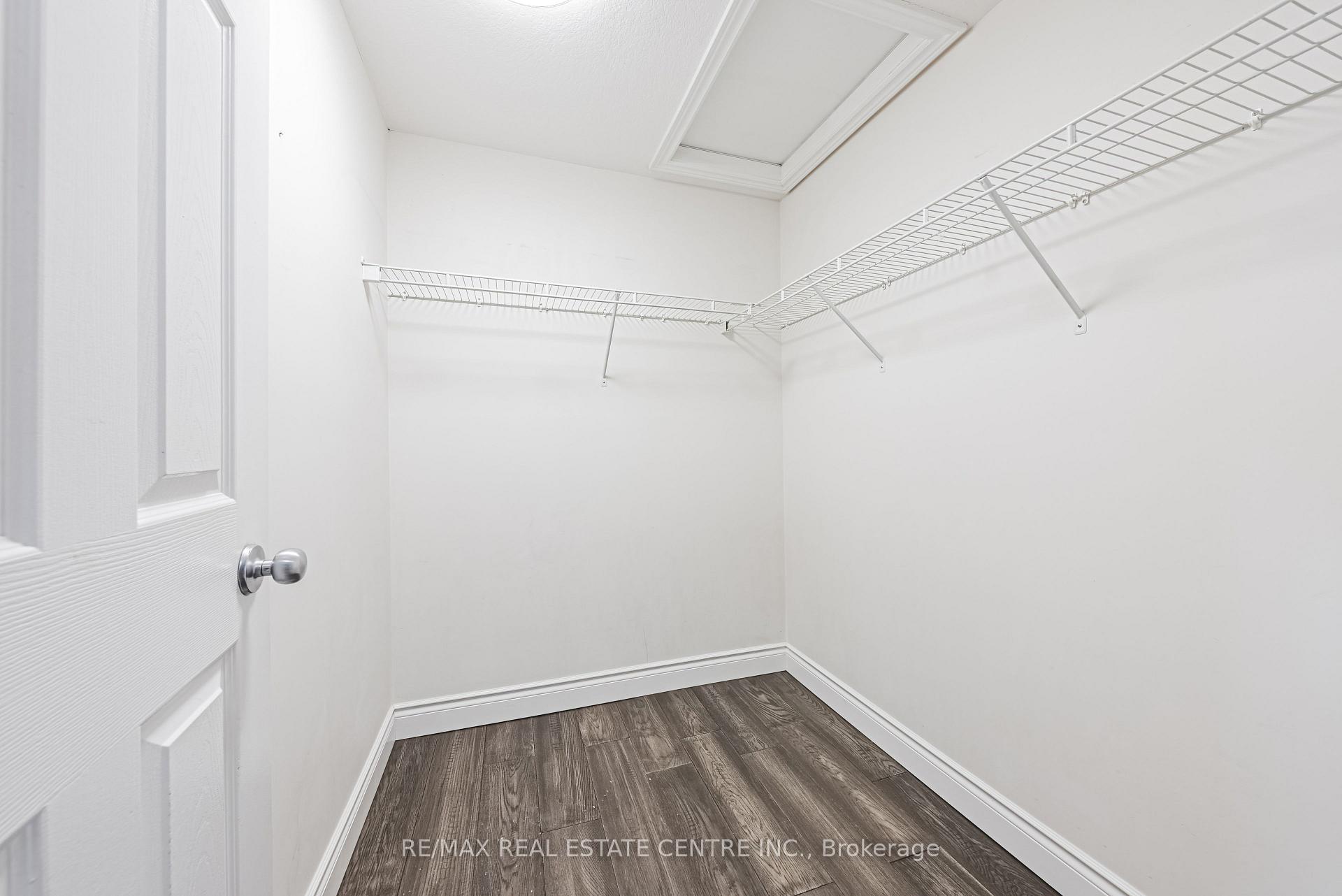Photo 24 of 524 Country Clair Place, Kitchener — HOMEH