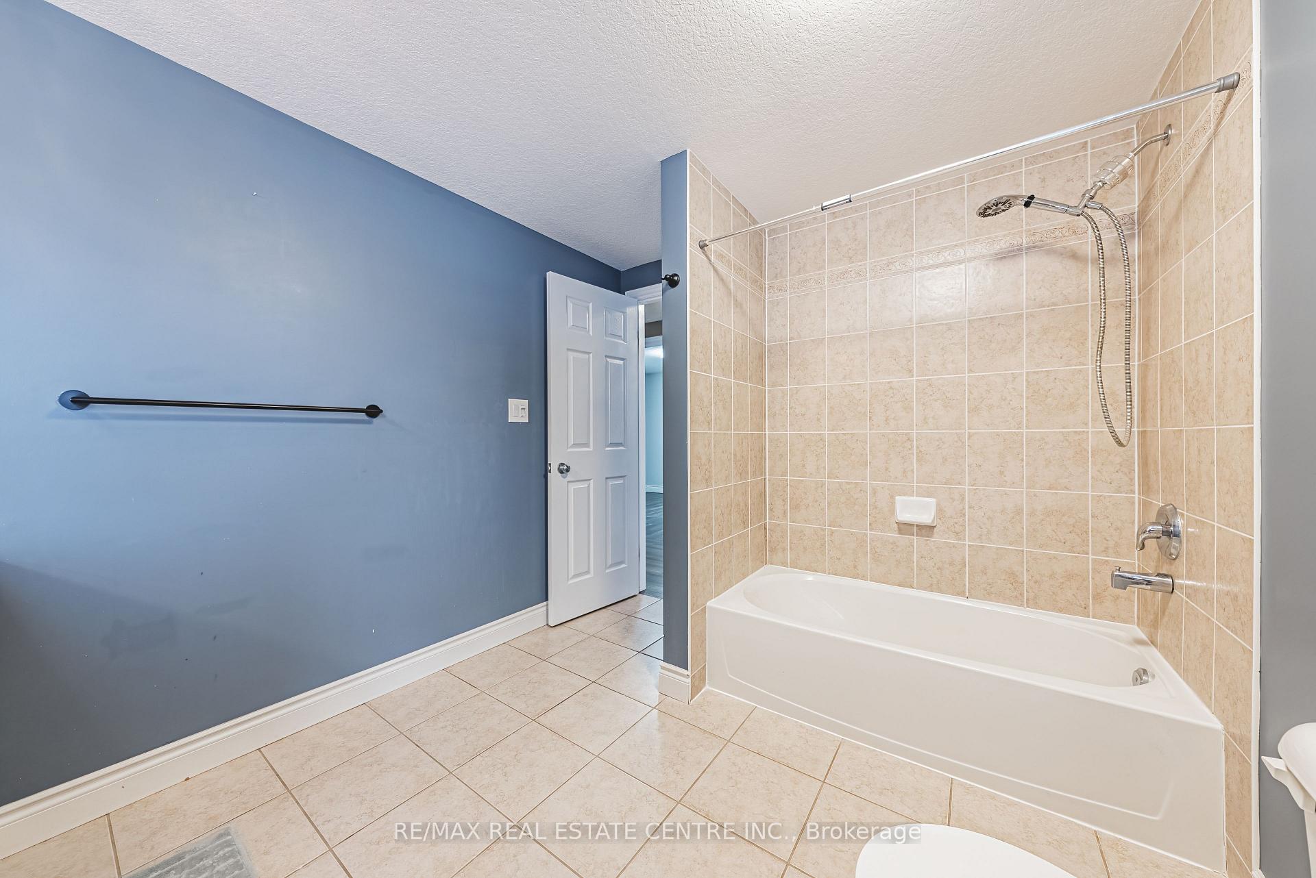Photo 26 of 524 Country Clair Place, Kitchener — HOMEH