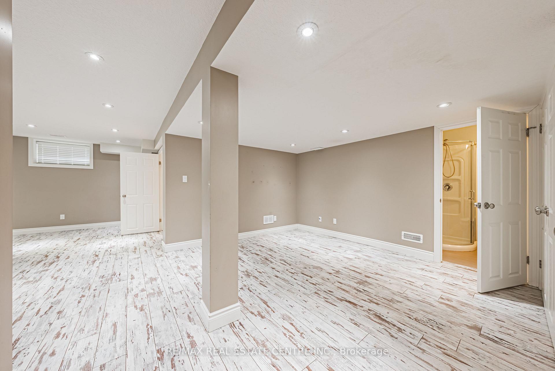 Photo 29 of 524 Country Clair Place, Kitchener — HOMEH