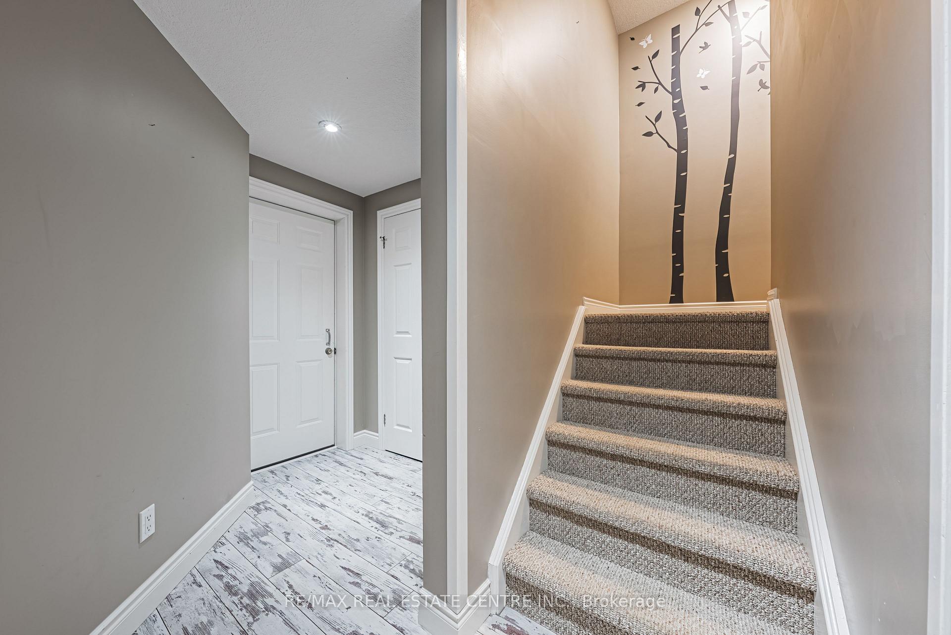 Photo 30 of 524 Country Clair Place, Kitchener — HOMEH