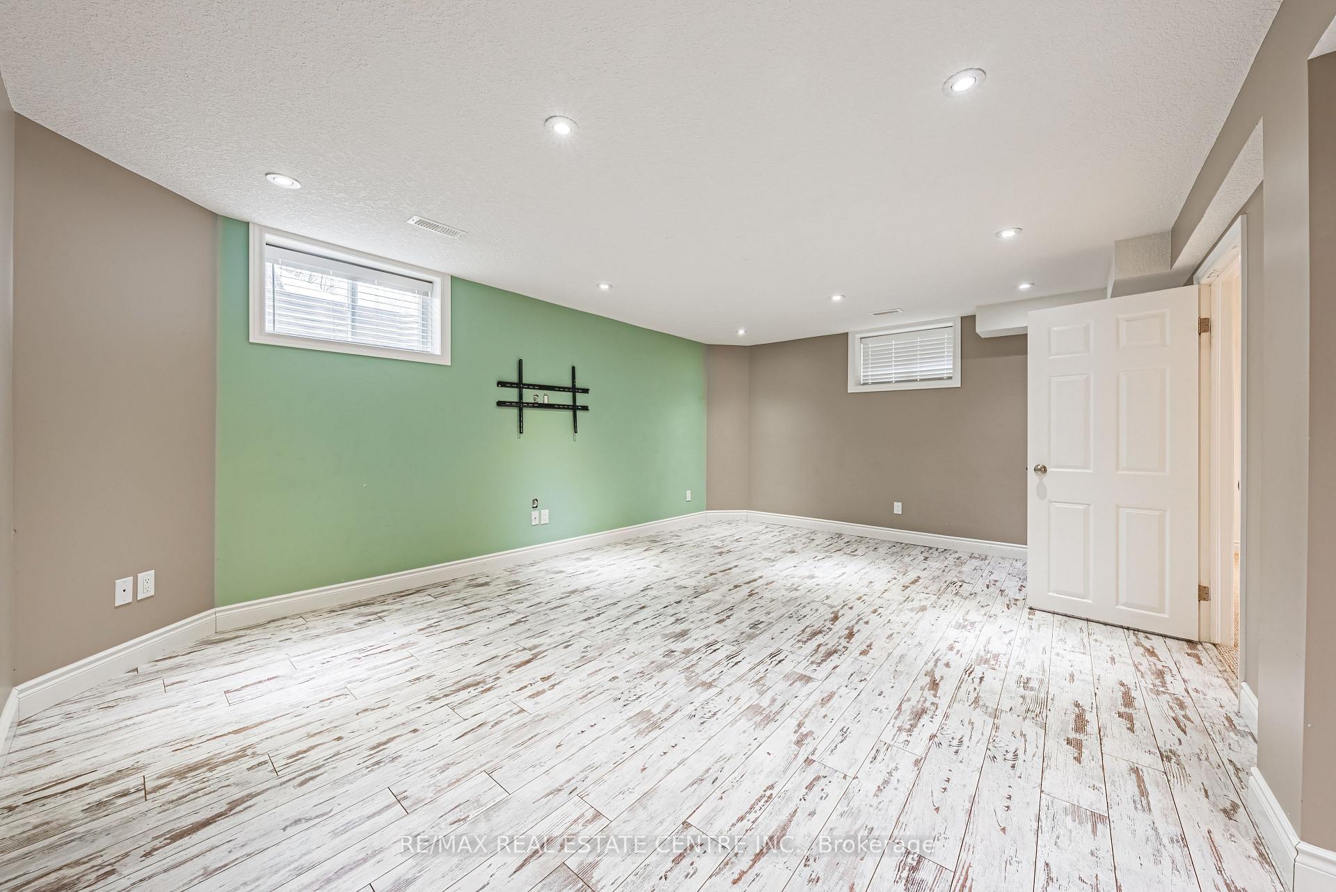 Photo 31 of 524 Country Clair Place, Kitchener — HOMEH