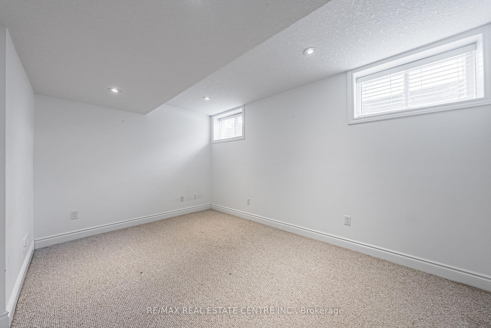 Photo 32 of 524 Country Clair Place, Kitchener — HOMEH