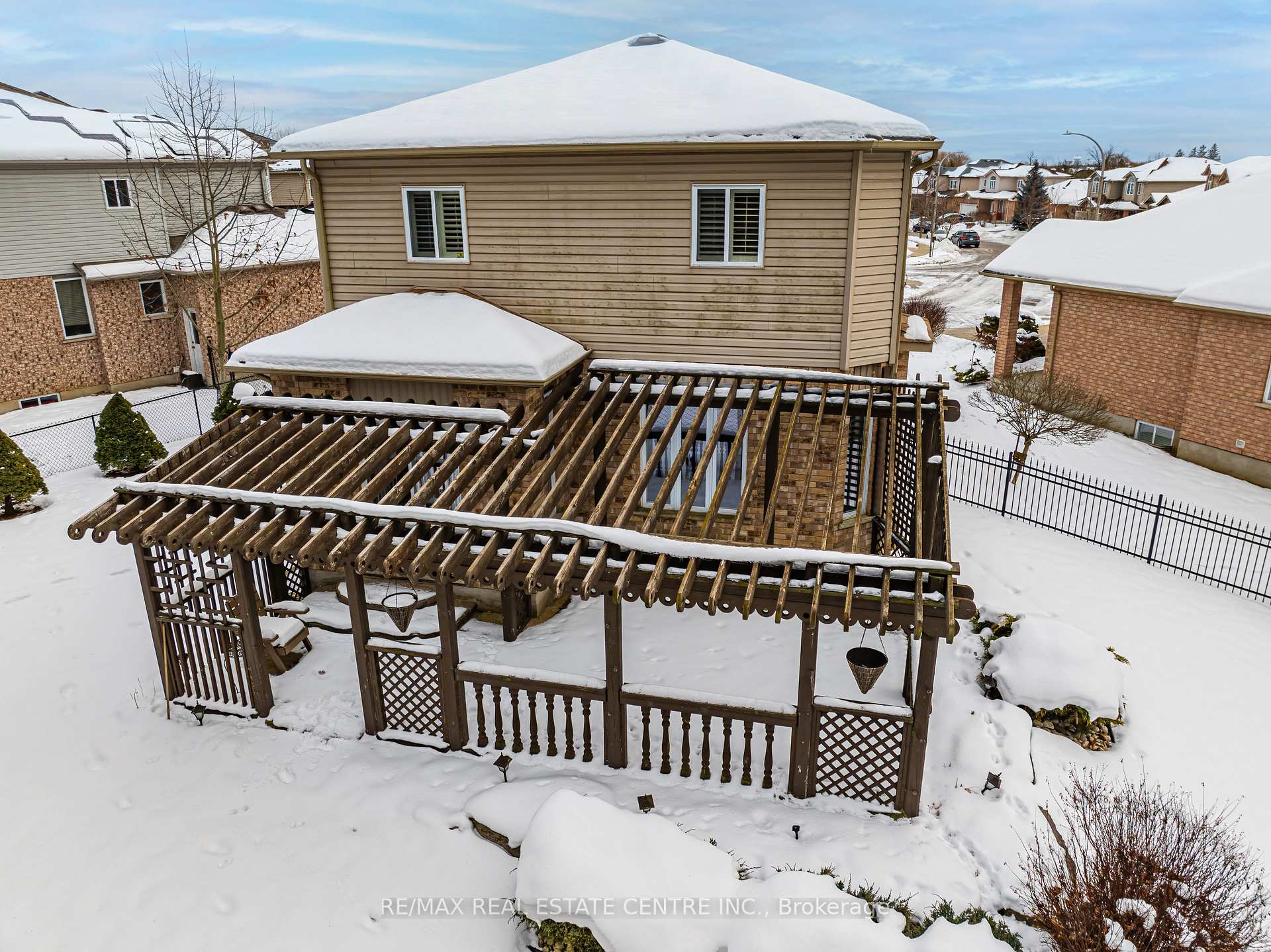 Photo 35 of 524 Country Clair Place, Kitchener — HOMEH