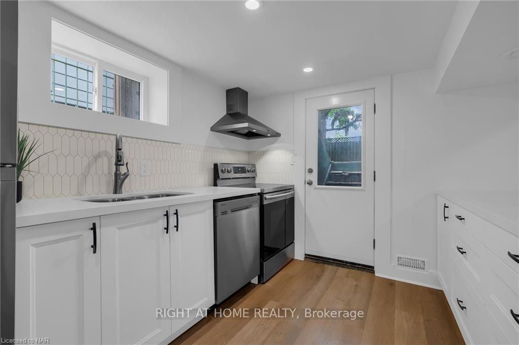 Photo 8 of 1861 Main Street E, Hamilton, McQuesten — HOMEH