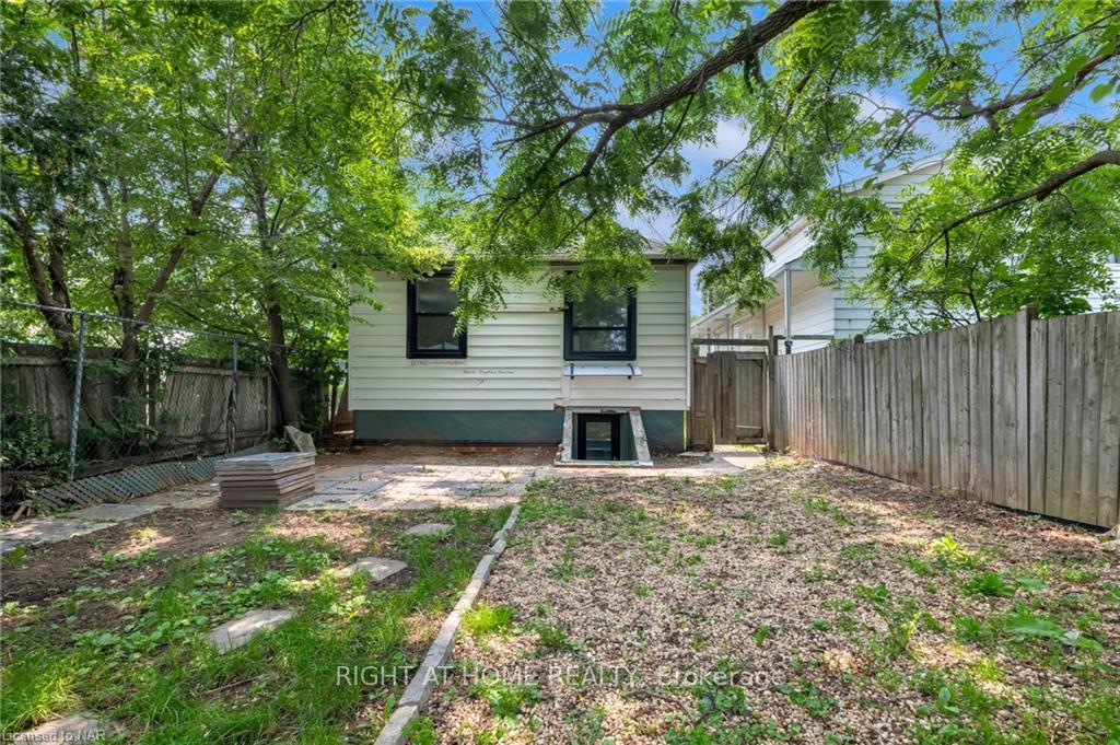 Photo 18 of 1861 Main Street E, Hamilton, McQuesten — HOMEH
