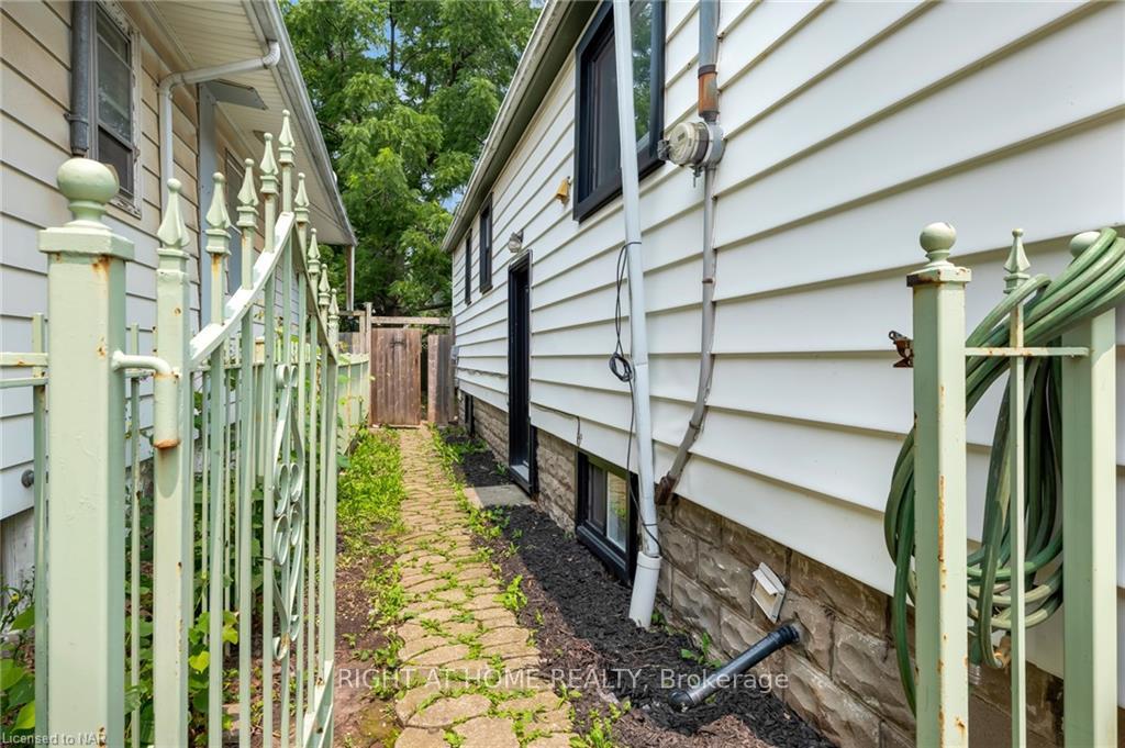 Photo 20 of 1861 Main Street E, Hamilton, McQuesten — HOMEH