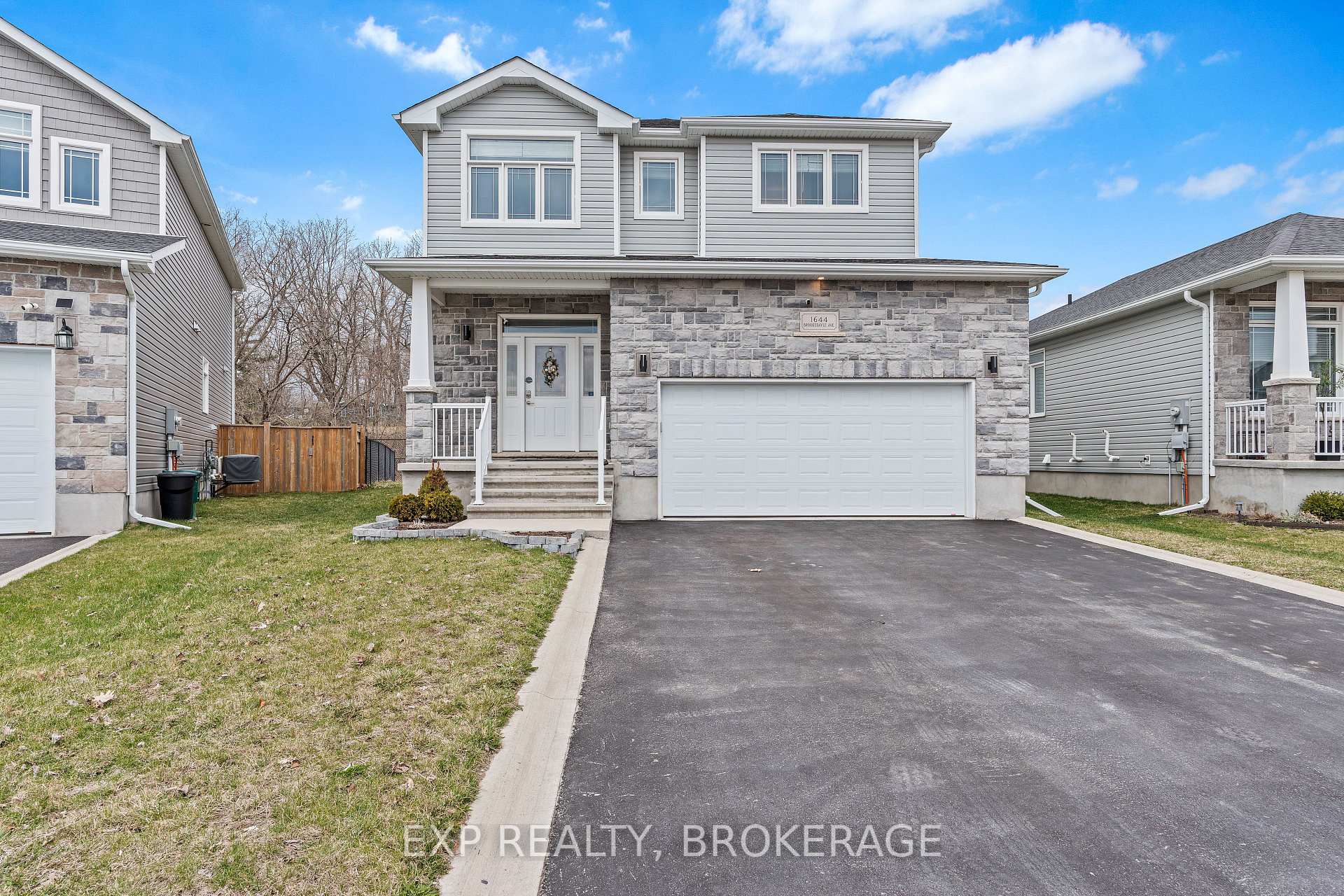 Front of 1644 Brookedayle Avenue