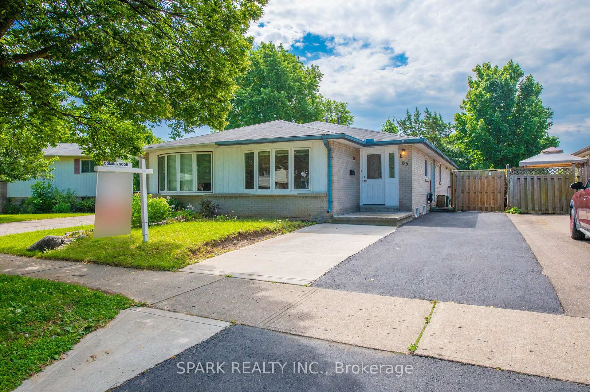 Photo 1 of 65 Dalegrove Drive, Kitchener, Victoria Hills — HOMEH