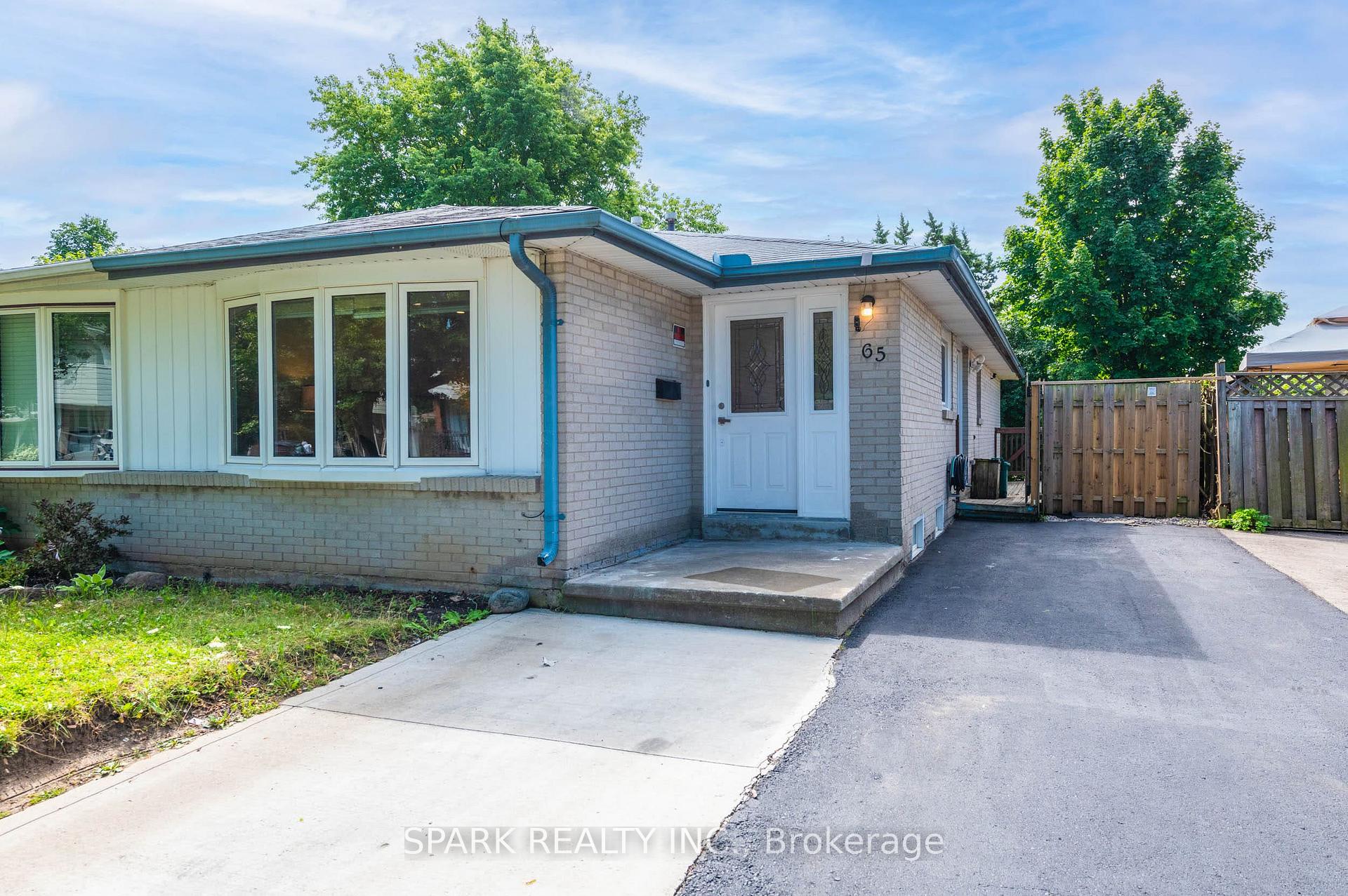 Photo 4 of 65 Dalegrove Drive, Kitchener, Victoria Hills — HOMEH