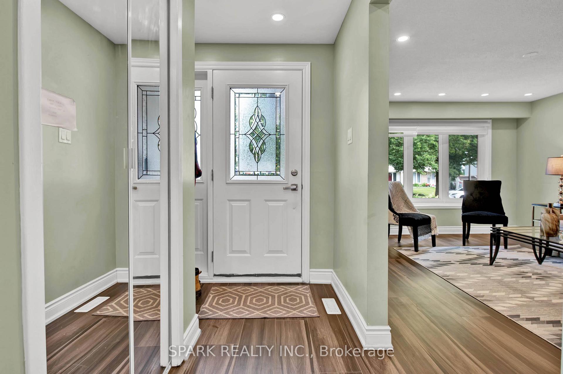 Photo 5 of 65 Dalegrove Drive, Kitchener, Victoria Hills — HOMEH