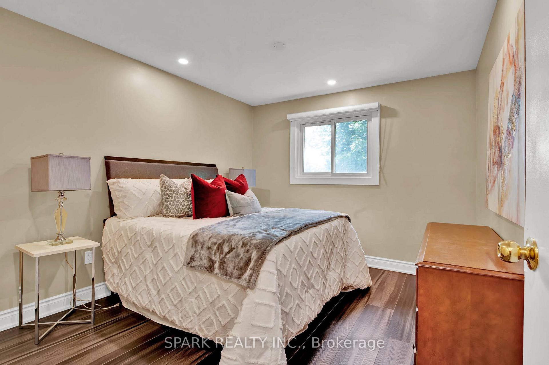 Photo 14 of 65 Dalegrove Drive, Kitchener, Victoria Hills — HOMEH