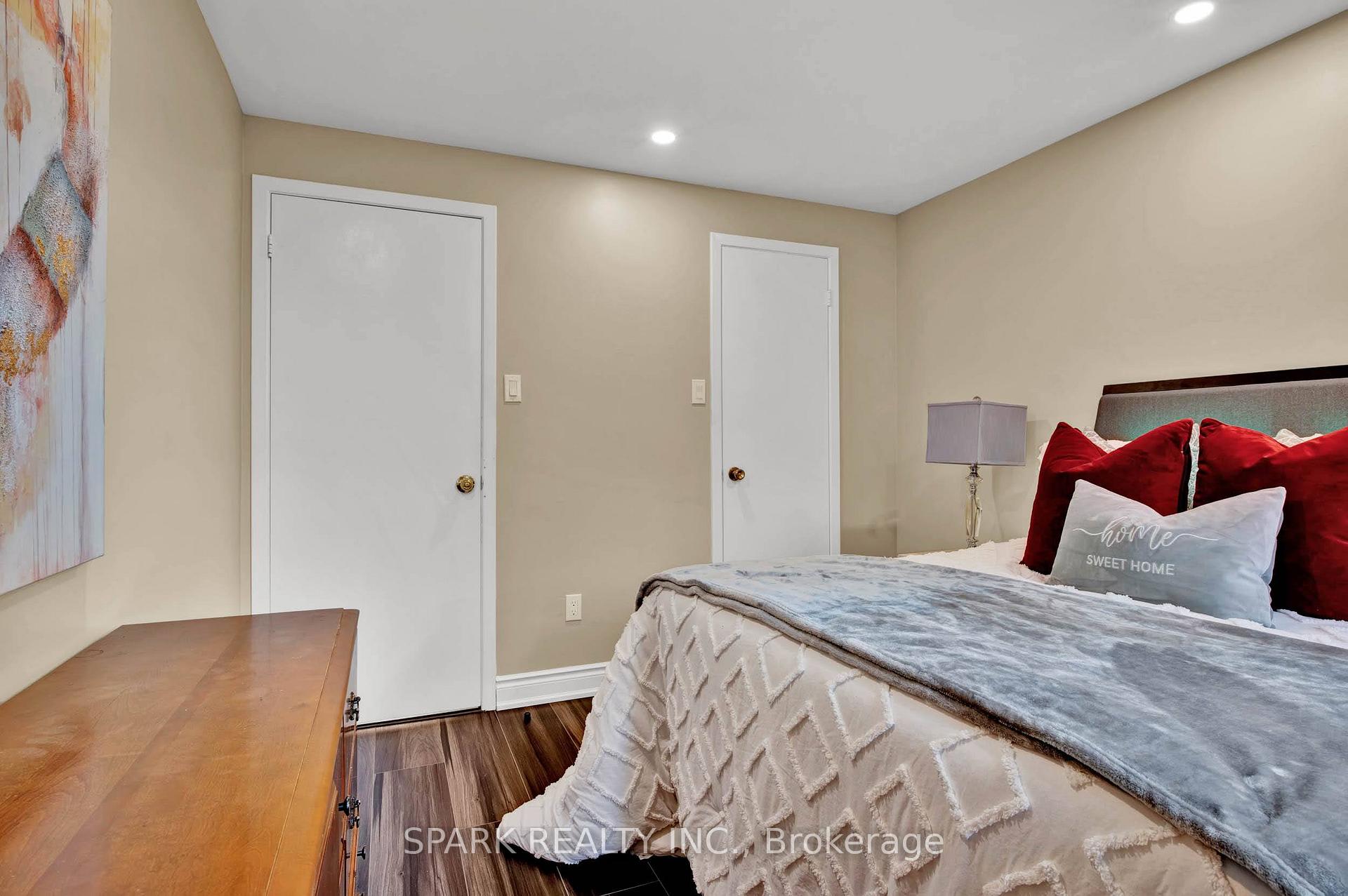 Photo 15 of 65 Dalegrove Drive, Kitchener, Victoria Hills — HOMEH