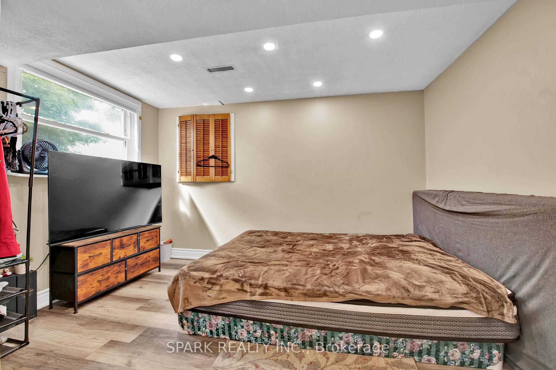 Photo 30 of 65 Dalegrove Drive, Kitchener, Victoria Hills — HOMEH