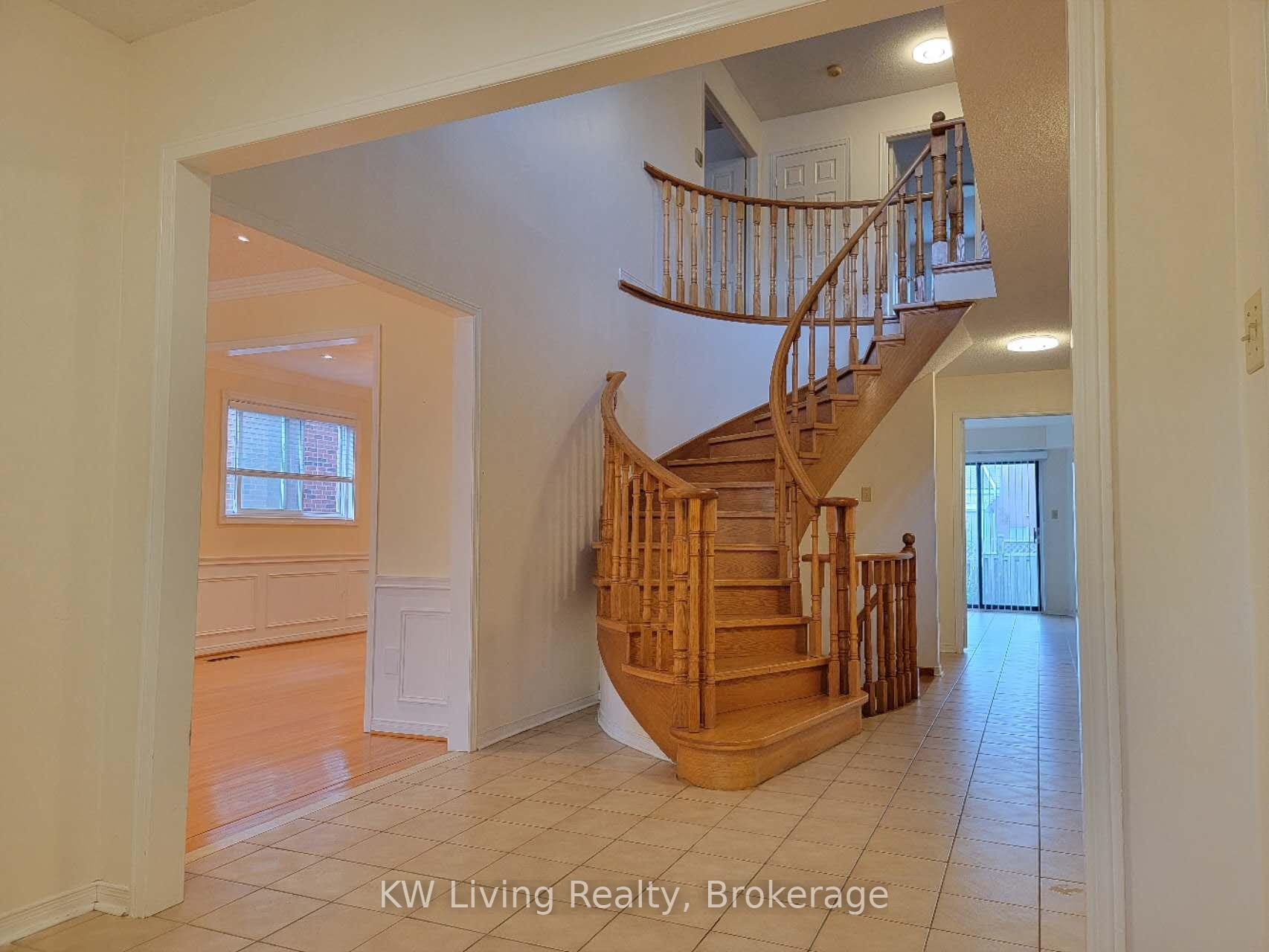 Photo 4 of 58 Montrose Crescent, Markham, Unionville — HOMEH